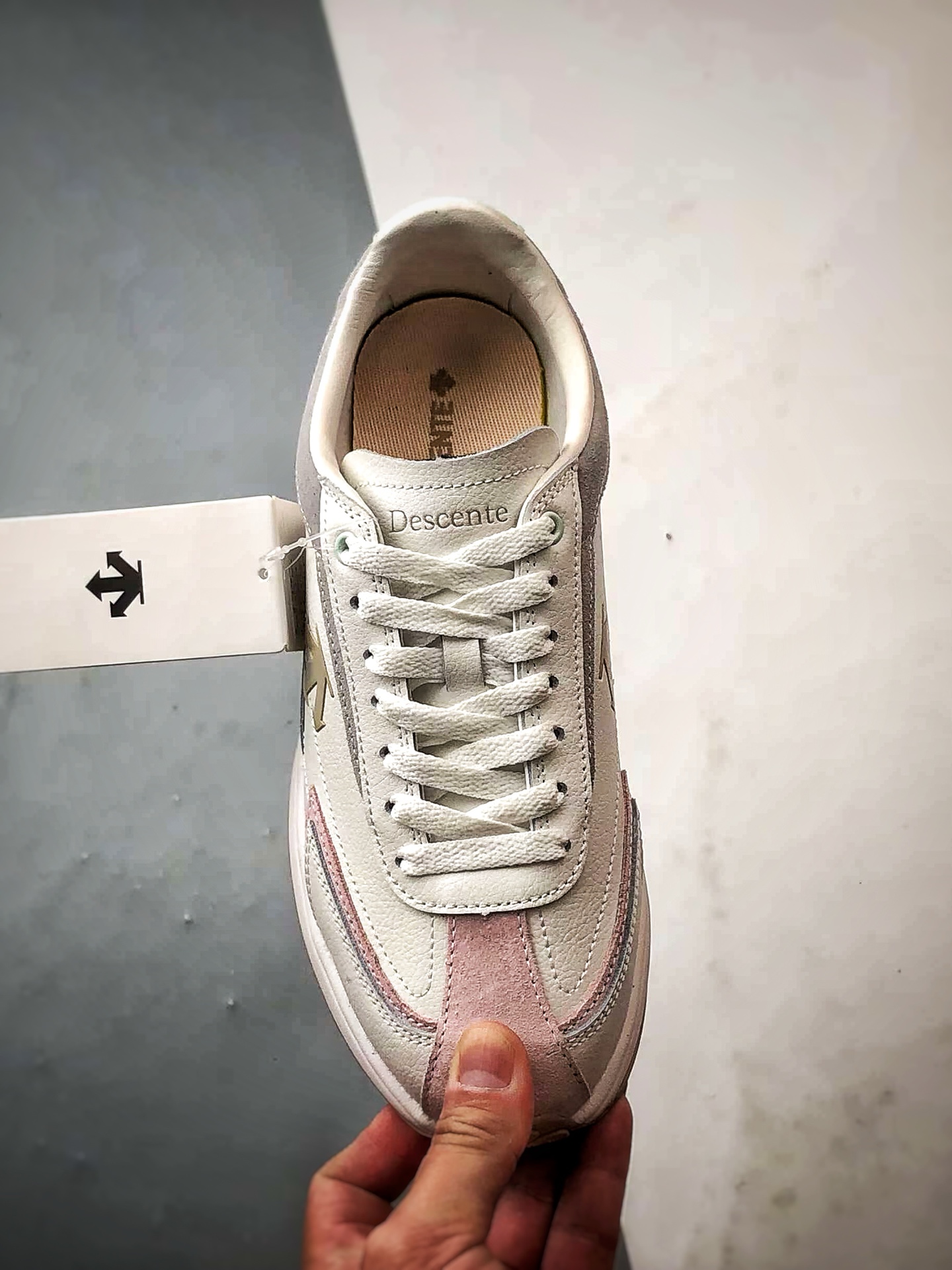 Descente CrRacer 米白粉 迪桑特舒适运动休闲板鞋