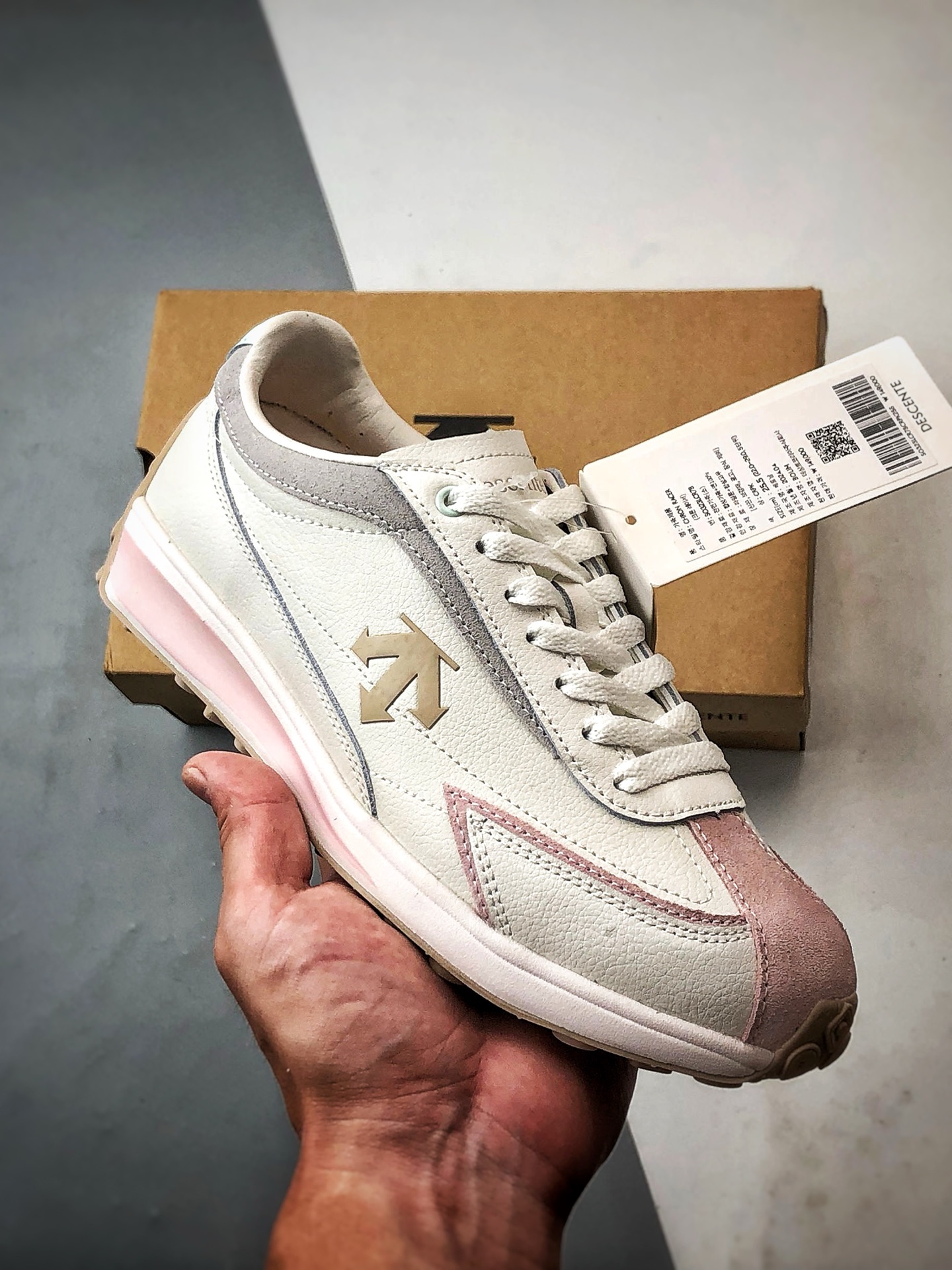 Descente CrRacer 米白粉 迪桑特舒适运动休闲板鞋