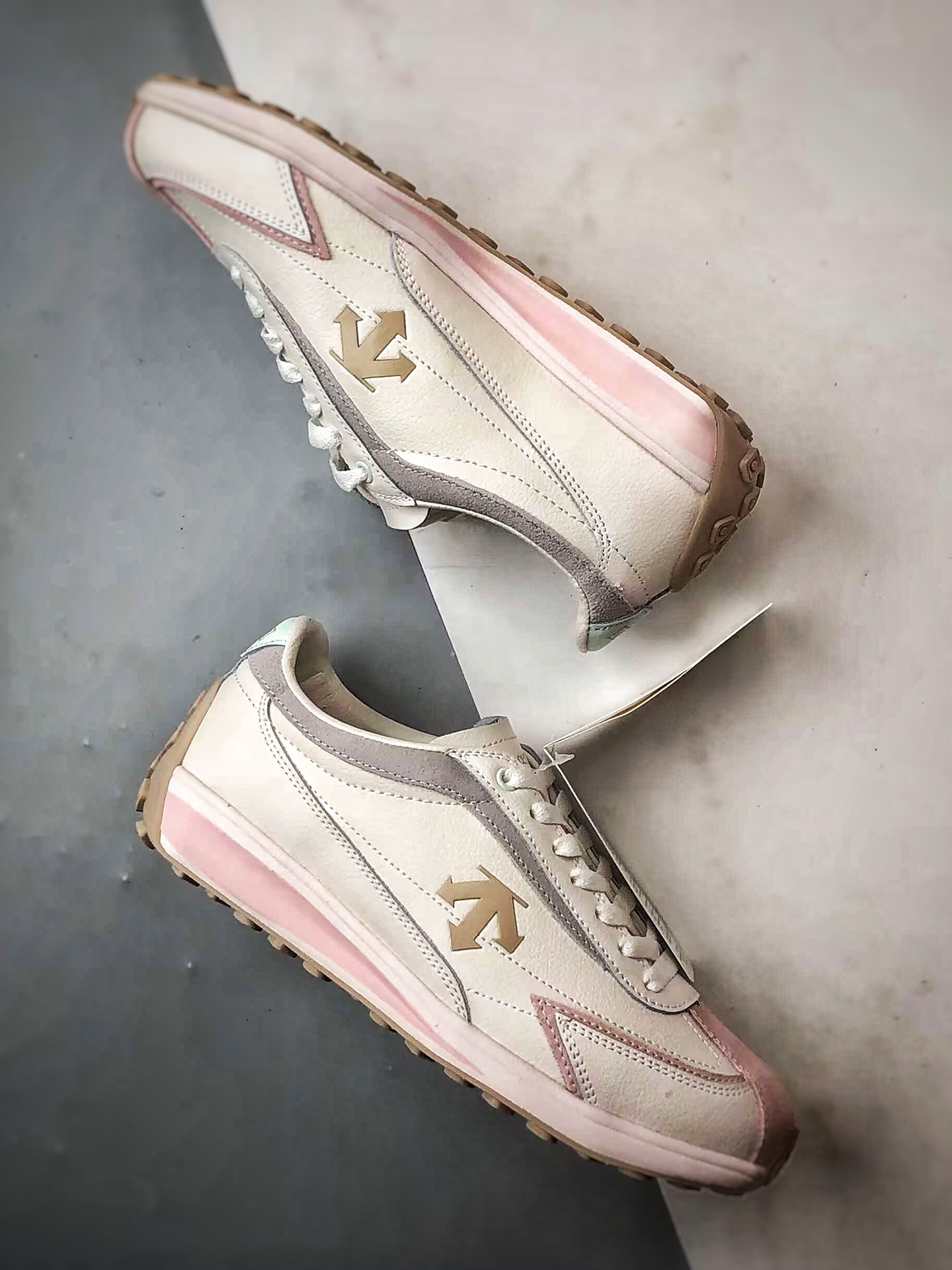 Descente CrRacer 米白粉 迪桑特舒适运动休闲板鞋