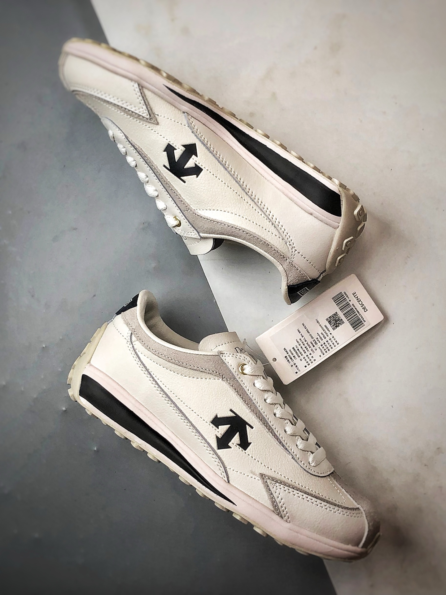 Descente CrRacer 米白黑 迪桑特舒适运动休闲板鞋
