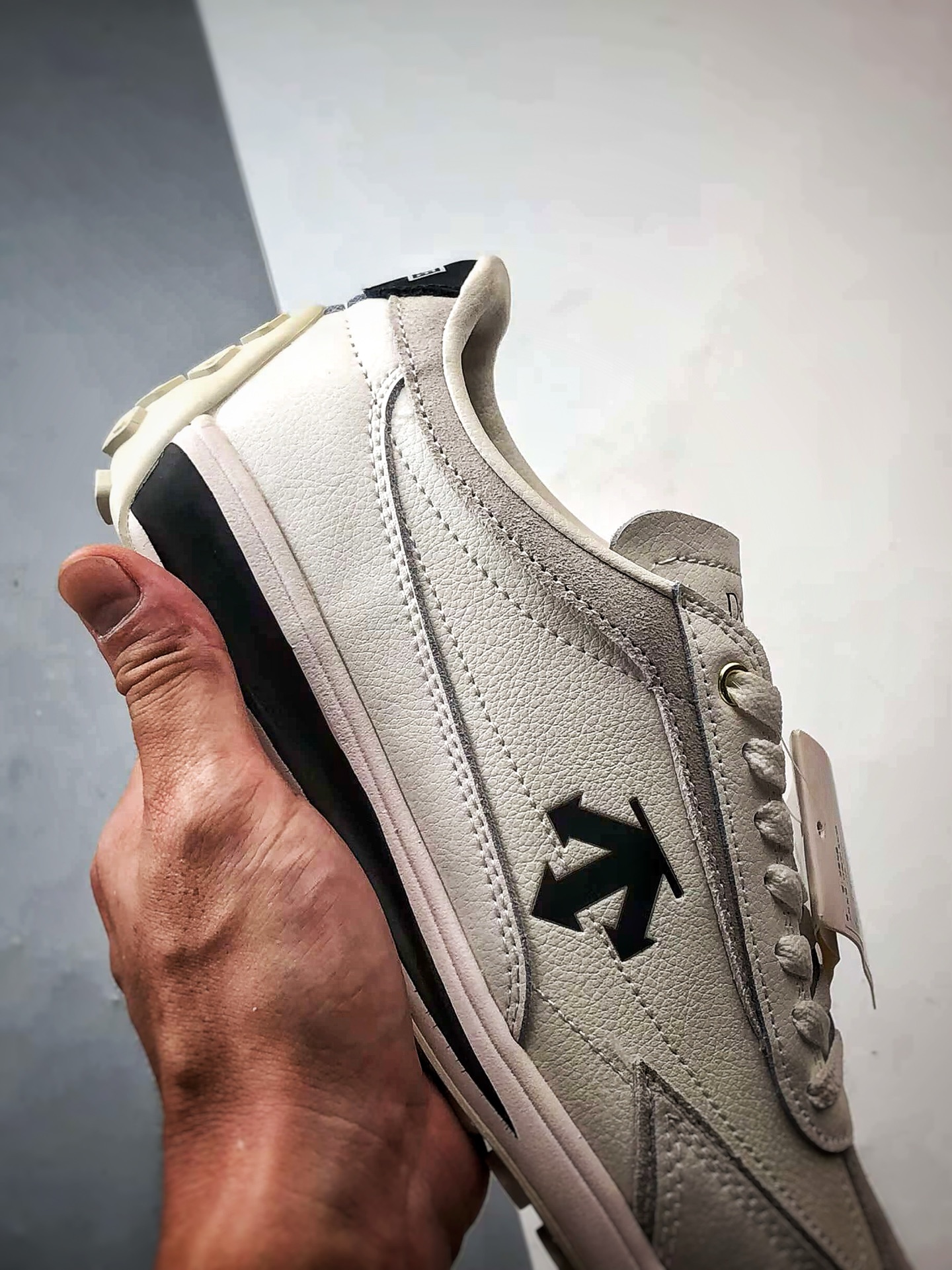 Descente CrRacer 米白黑 迪桑特舒适运动休闲板鞋
