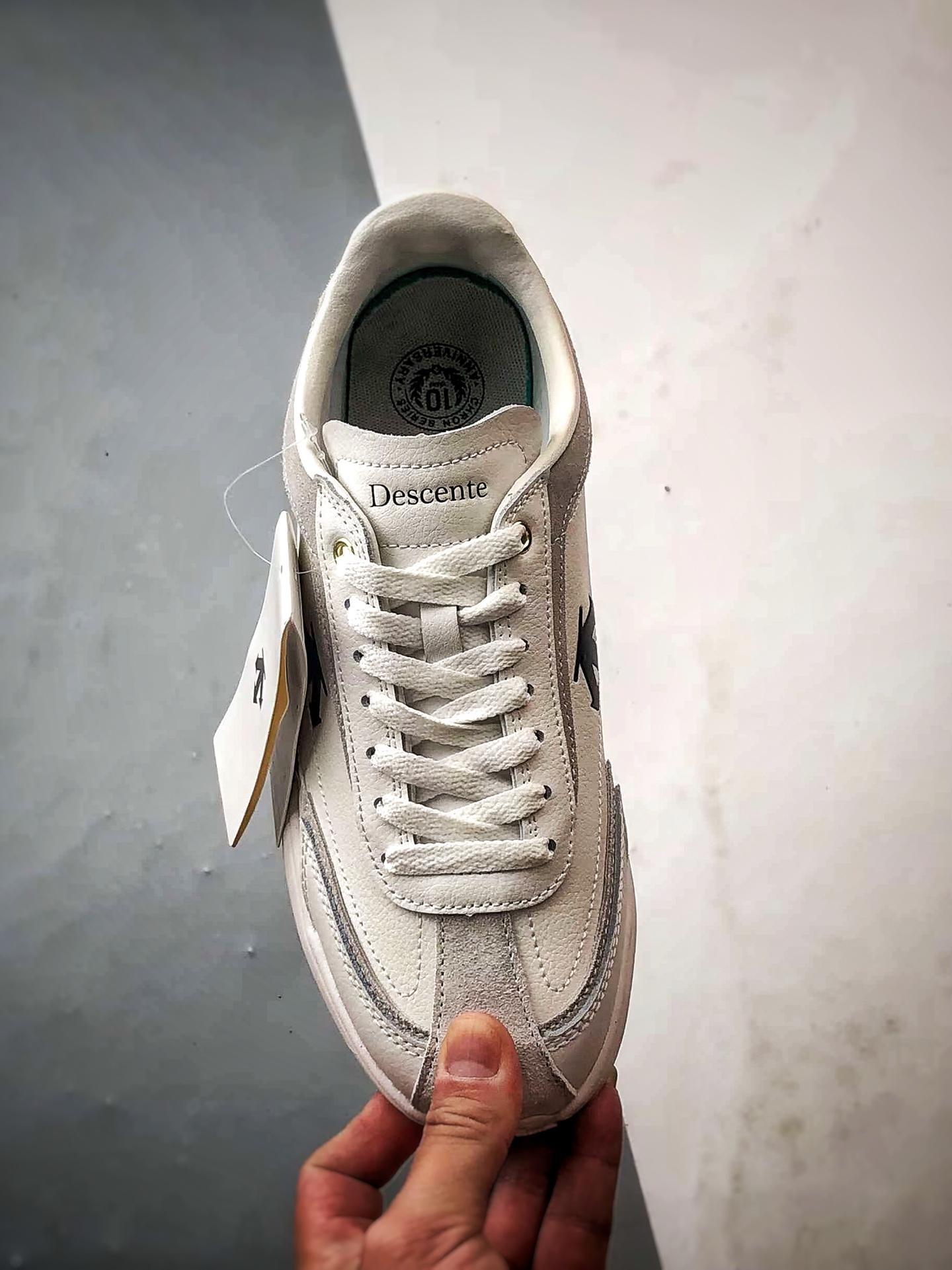 Descente CrRacer 米白黑 迪桑特舒适运动休闲板鞋
