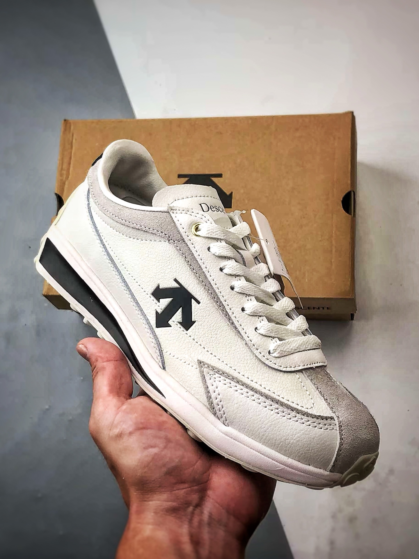 Descente CrRacer 米白黑 迪桑特舒适运动休闲板鞋