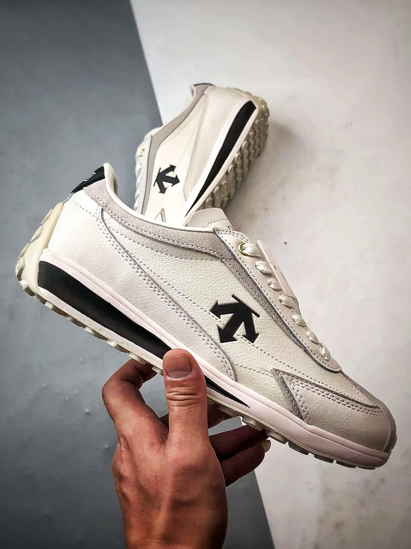 Descente CrRacer 米白黑 迪桑特舒适运动休闲板鞋