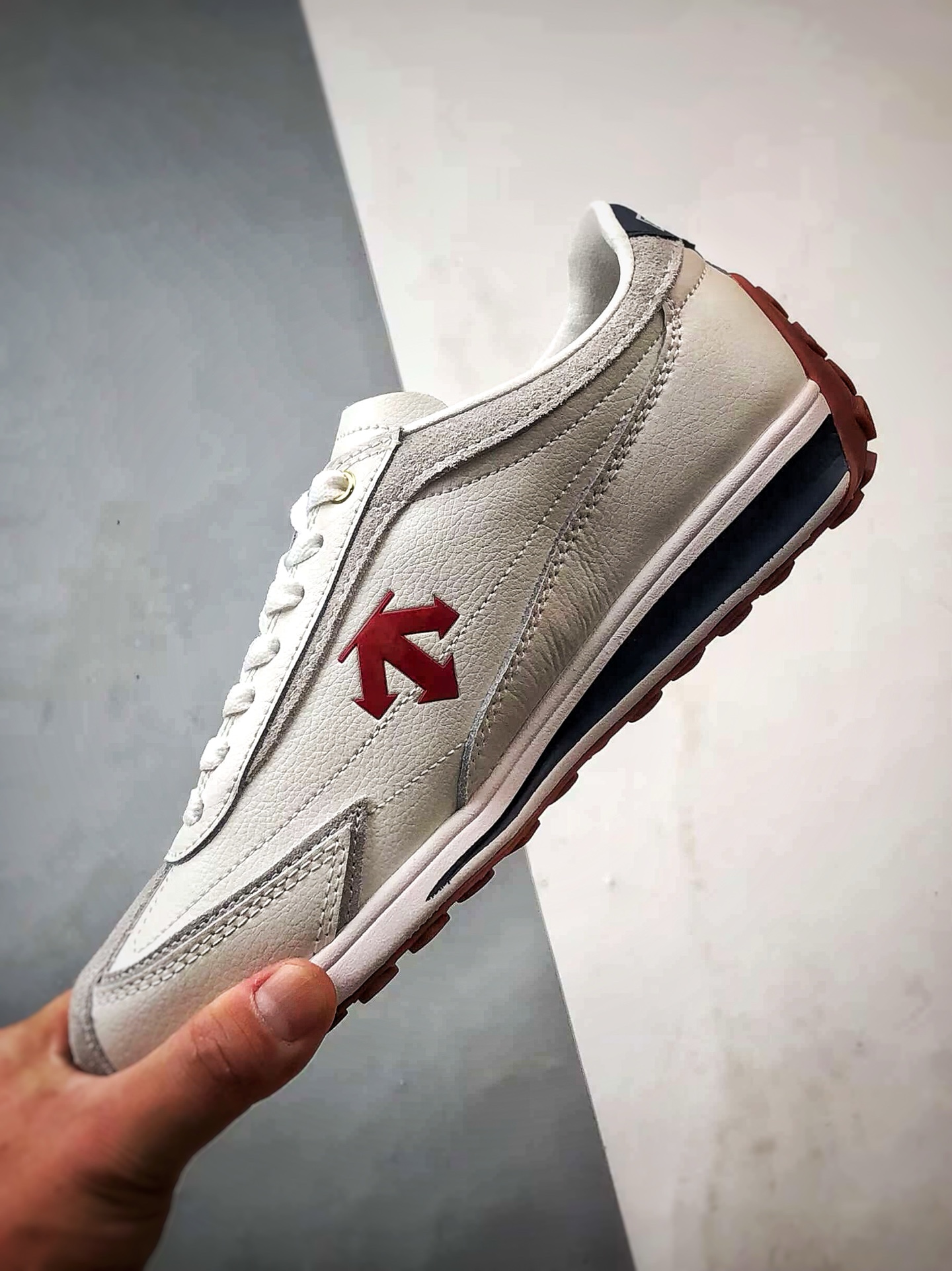 Descente CrRacer 白红蓝 迪桑特舒适运动休闲板鞋 减少磨损