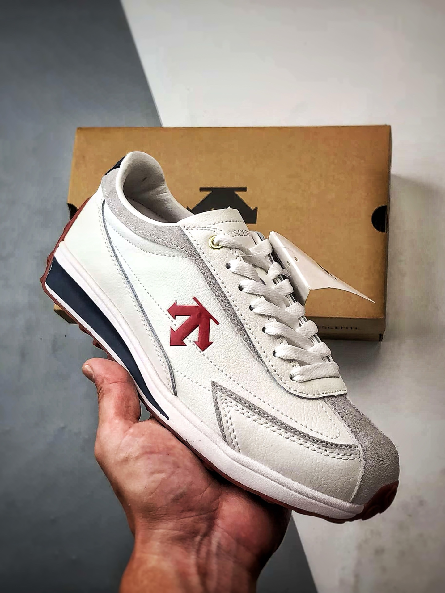 Descente CrRacer 白红蓝 迪桑特舒适运动休闲板鞋 减少磨损