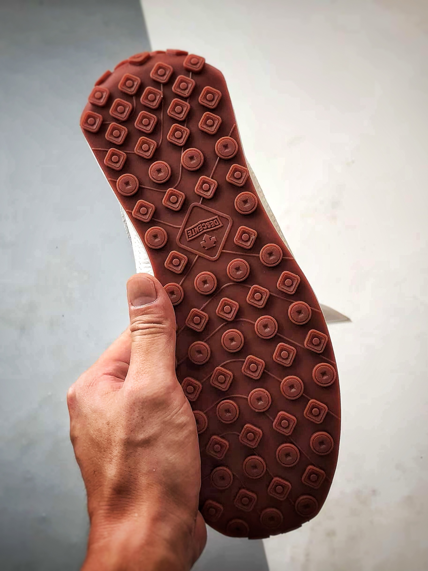 Descente CrRacer 白红蓝 迪桑特舒适运动休闲板鞋 减少磨损