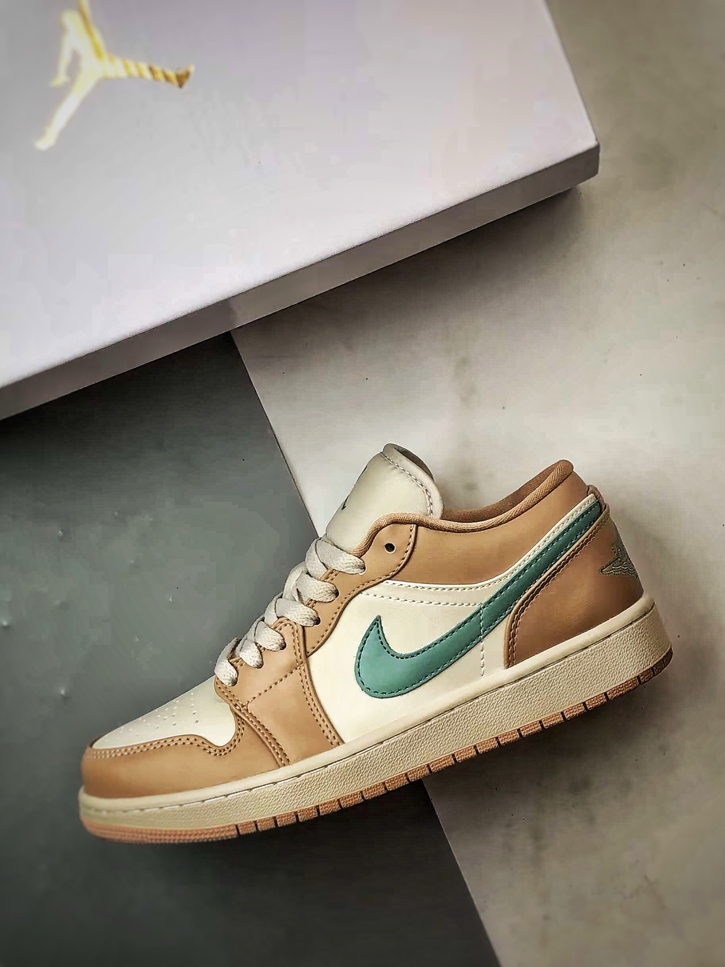 Air Jordan 1 Low 浅棕绿 DC0774-130