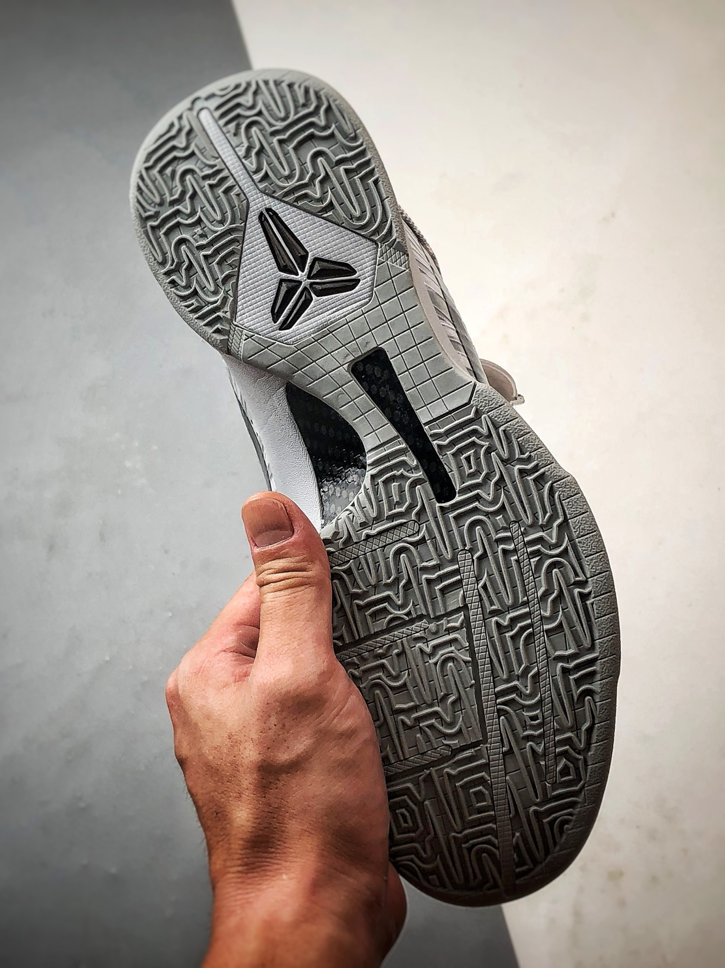 NK Kobe 5 Protro ”Zebra” 科比5代 白灰斑马 CD4991-003
