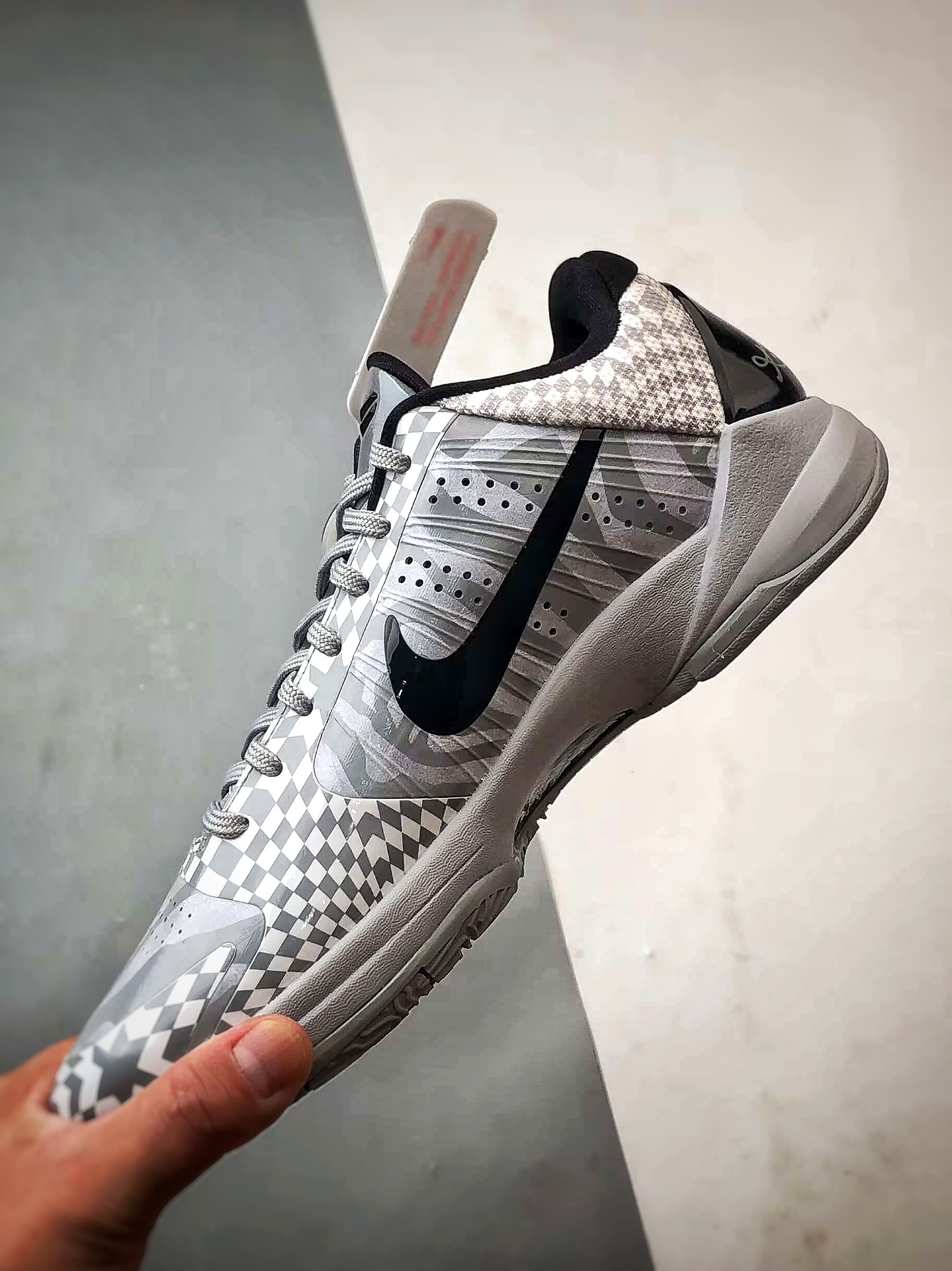 NK Kobe 5 Protro ”Zebra” 科比5代 白灰斑马 CD4991-003