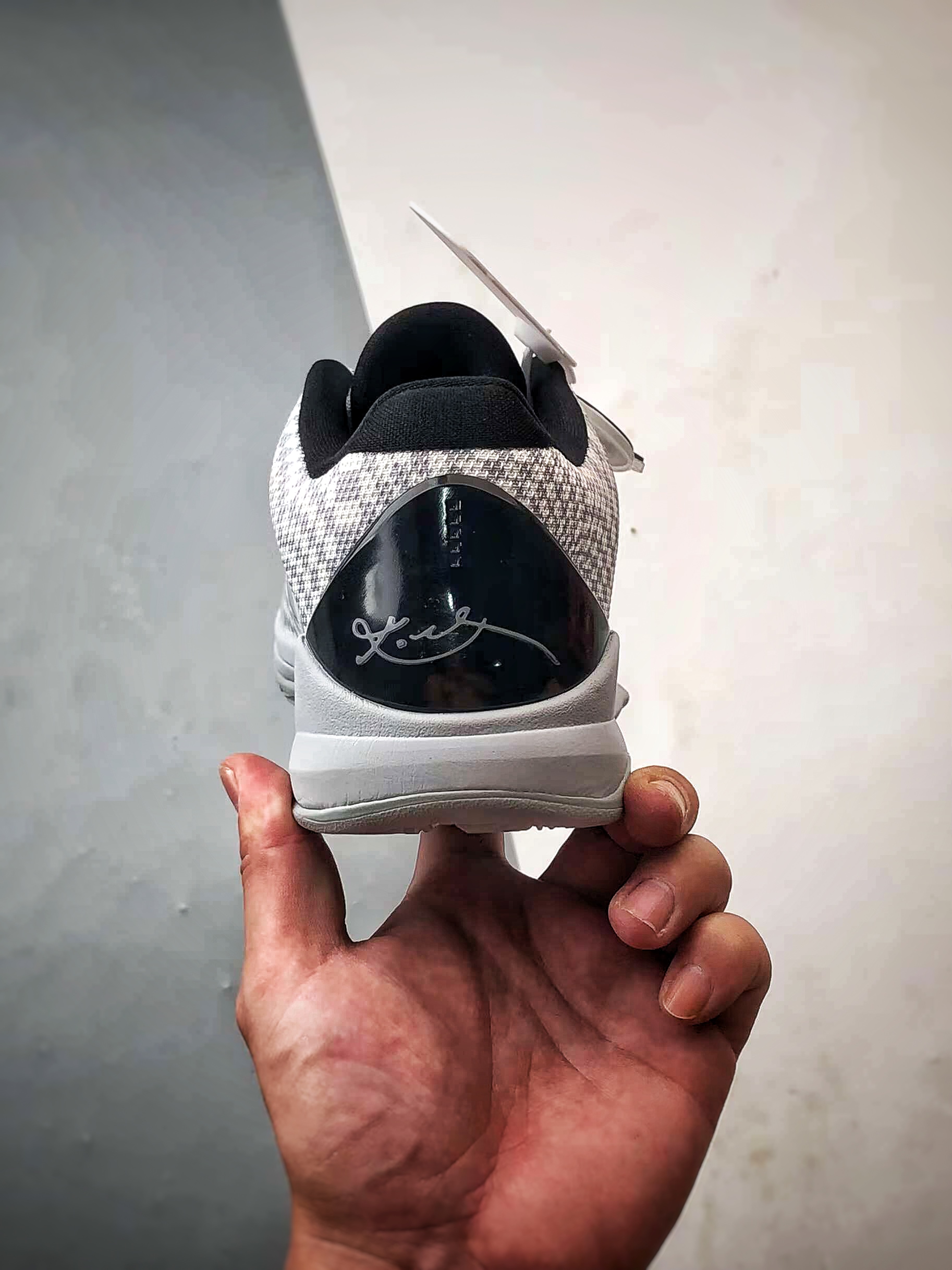 NK Kobe 5 Protro ”Zebra” 科比5代 白灰斑马 CD4991-003