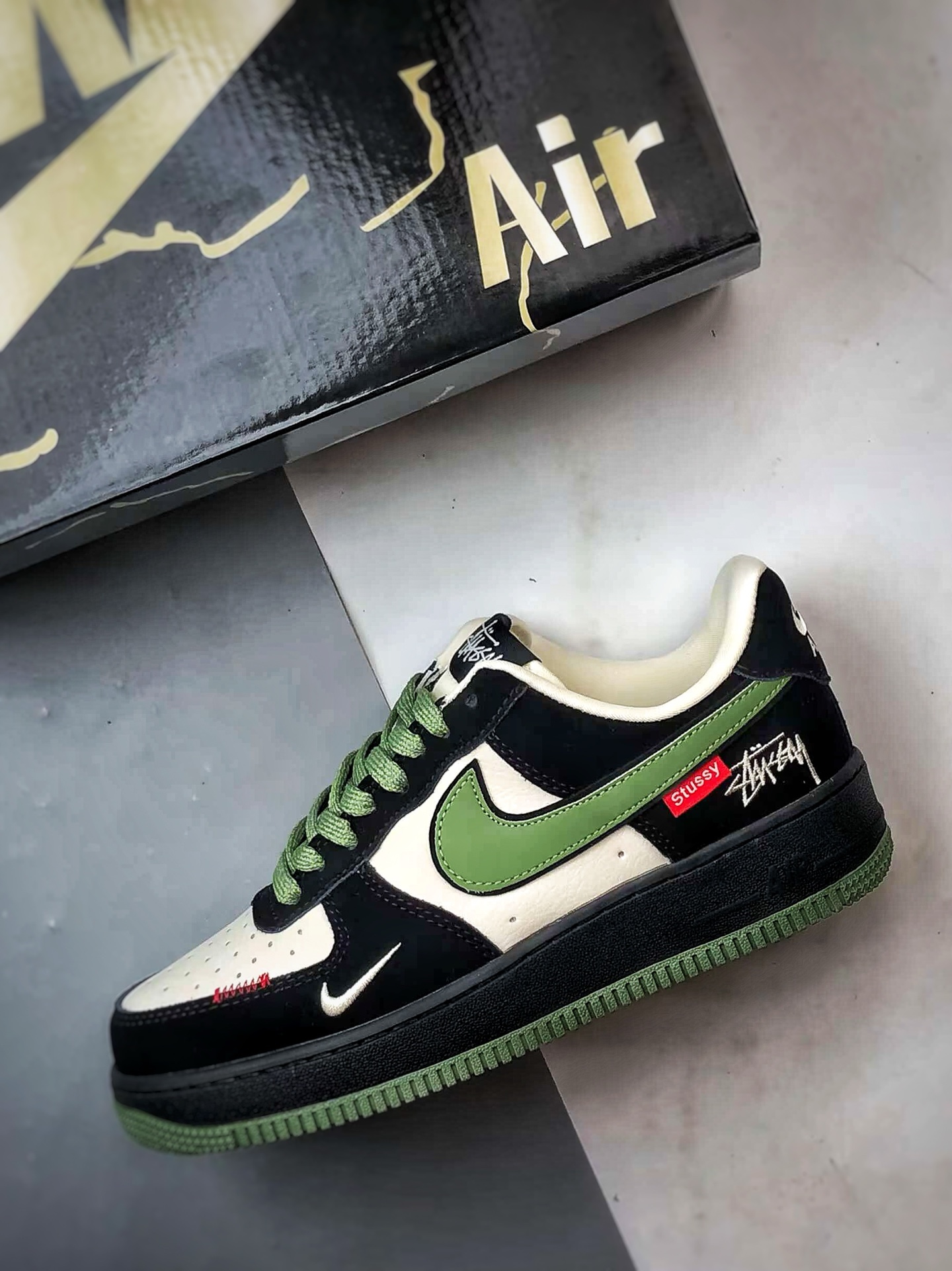 Stussy x Air Force 1 Low 黑绿反光钩 KJ1688-014