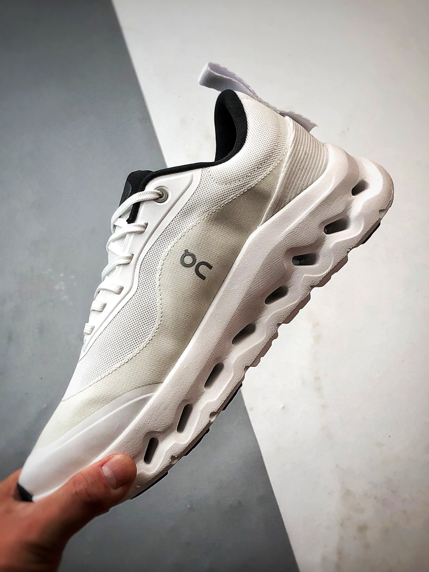 Loewe x On昂跑 Cloudtilt 2.0 白色 罗意威联名轻便低帮跑步鞋