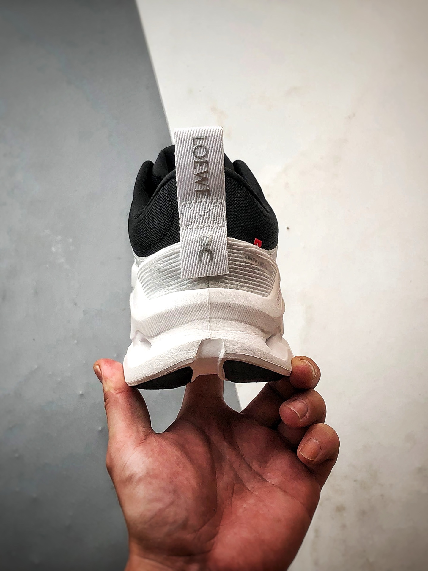 Loewe x On昂跑 Cloudtilt 2.0 黑白 罗意威联名轻便低帮跑步鞋 运动休闲鞋