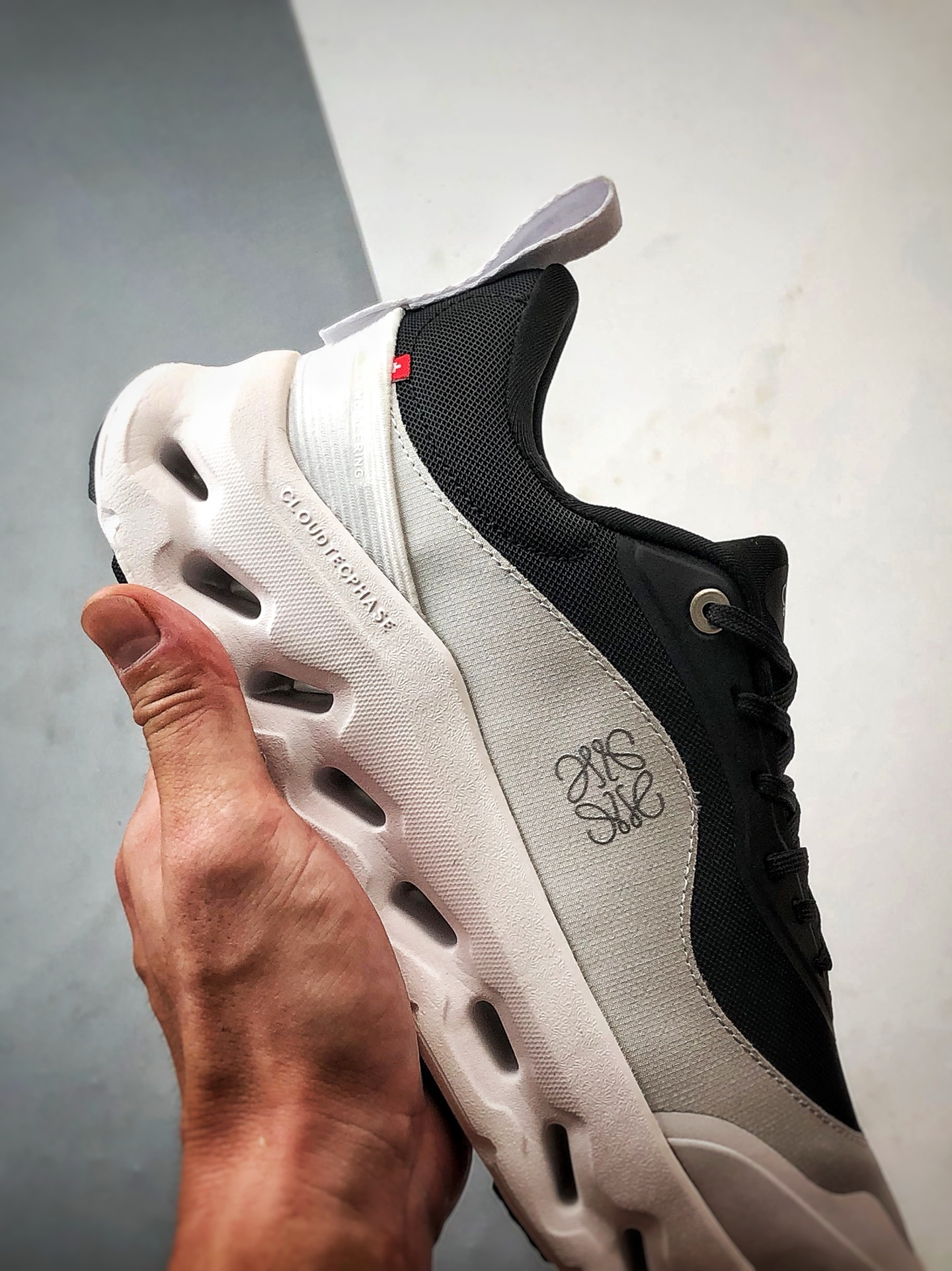 Loewe x On昂跑 Cloudtilt 2.0 黑白 罗意威联名轻便低帮跑步鞋 运动休闲鞋