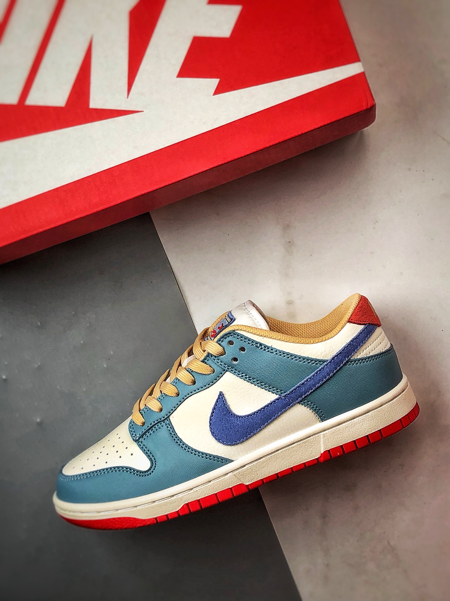 性价比触顶 同价区间无对手 NK Dunk Low PRM 米蓝红 低帮复古休闲运动滑板鞋 HJ9112-110