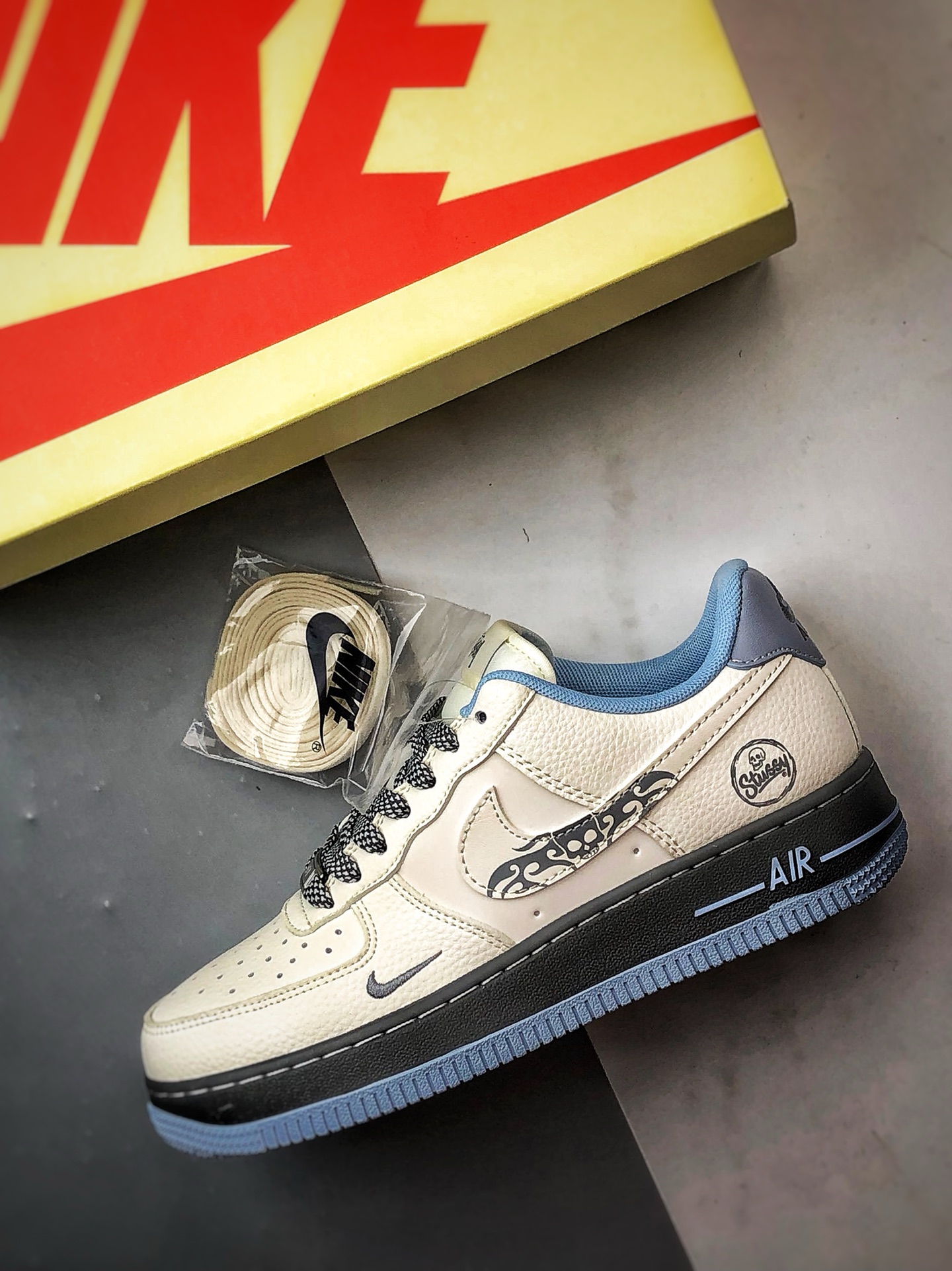 Stussy x Air Force 1 Low 白蓝灰涂鸦钩 QW5606-267