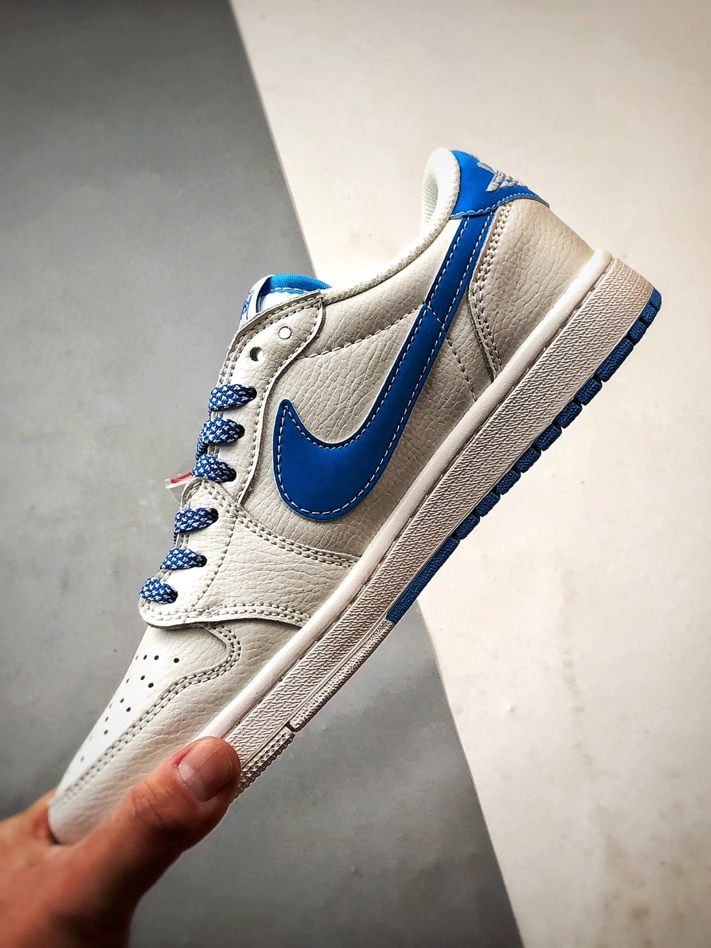 Air Jordan 1 Low ”高端定制” 斯图西白蓝渲染倒钩 DZ5899-007