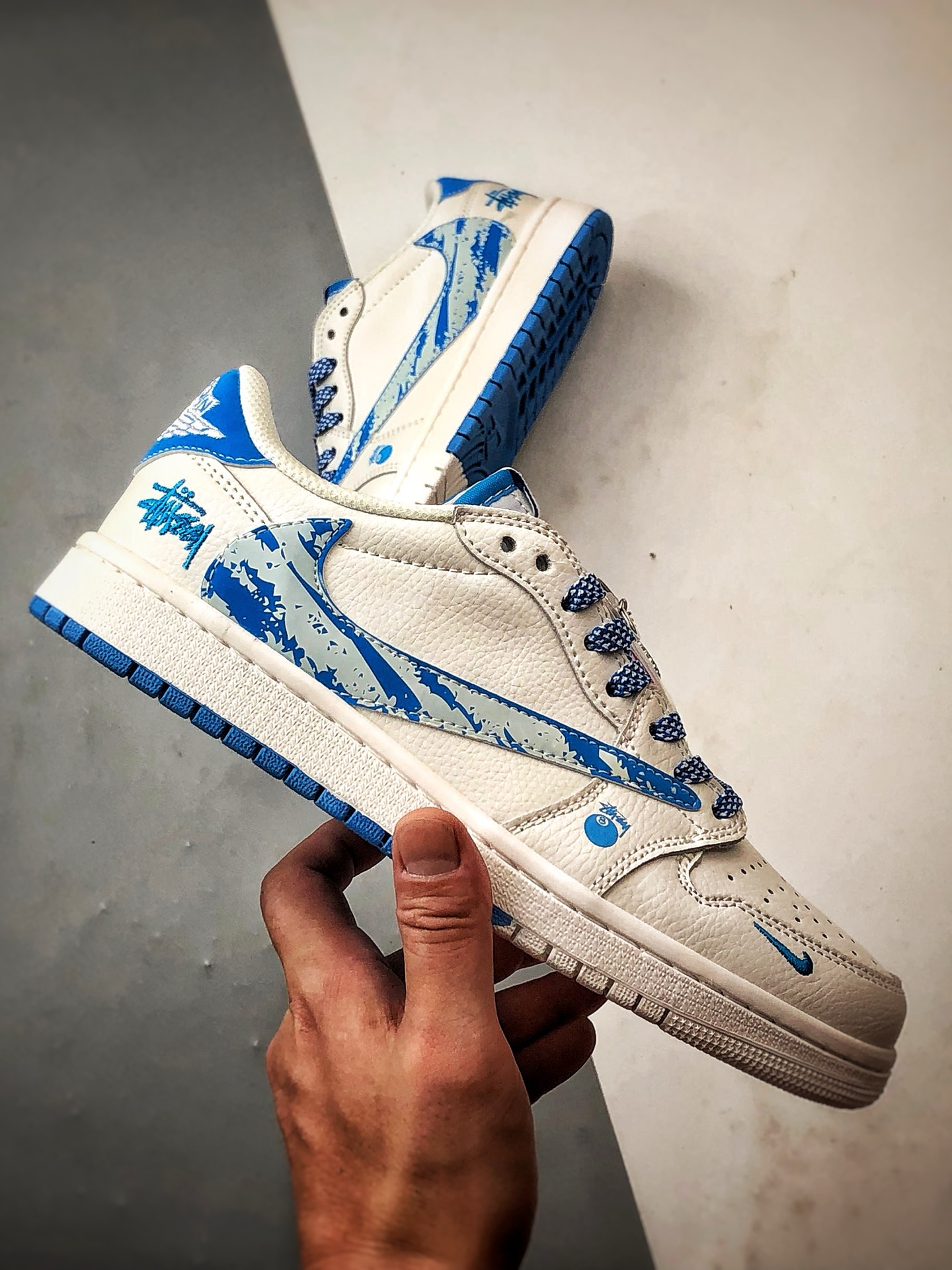 Air Jordan 1 Low ”高端定制” 斯图西白蓝渲染倒钩 DZ5899-007