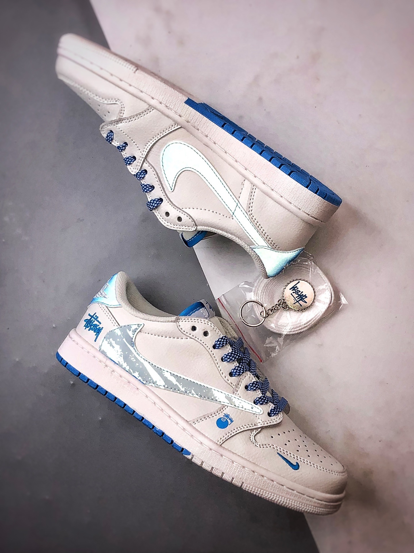 Air Jordan 1 Low ”高端定制” 斯图西白蓝渲染倒钩 DZ5899-007