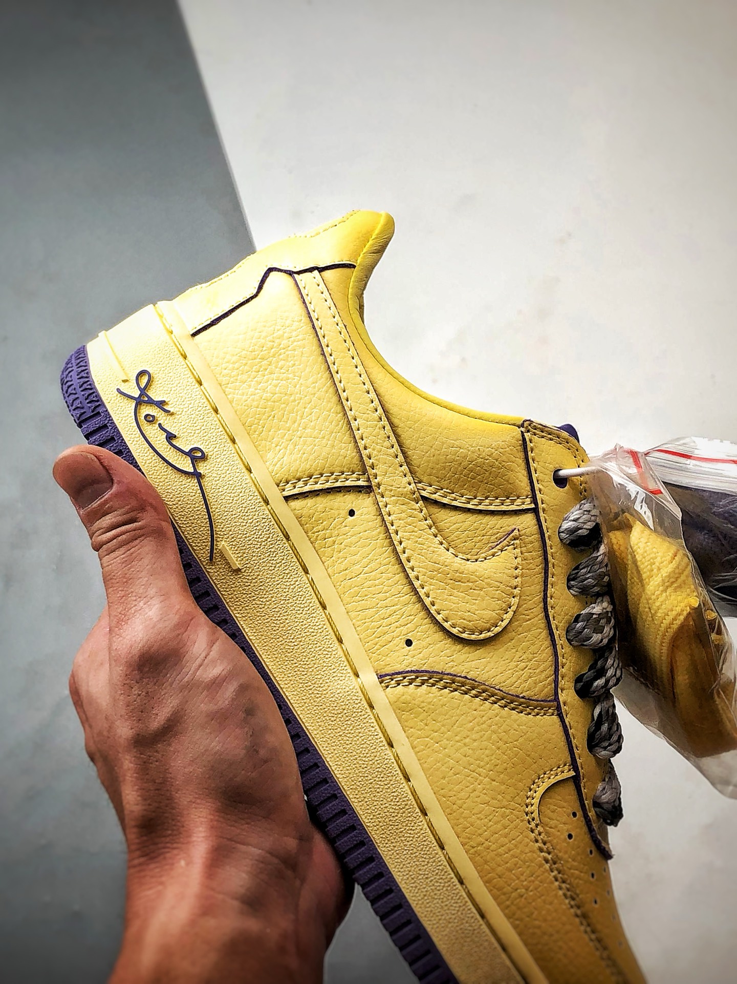 Air Force 1 Low Kobe Bryant 黄色 HV9408-700