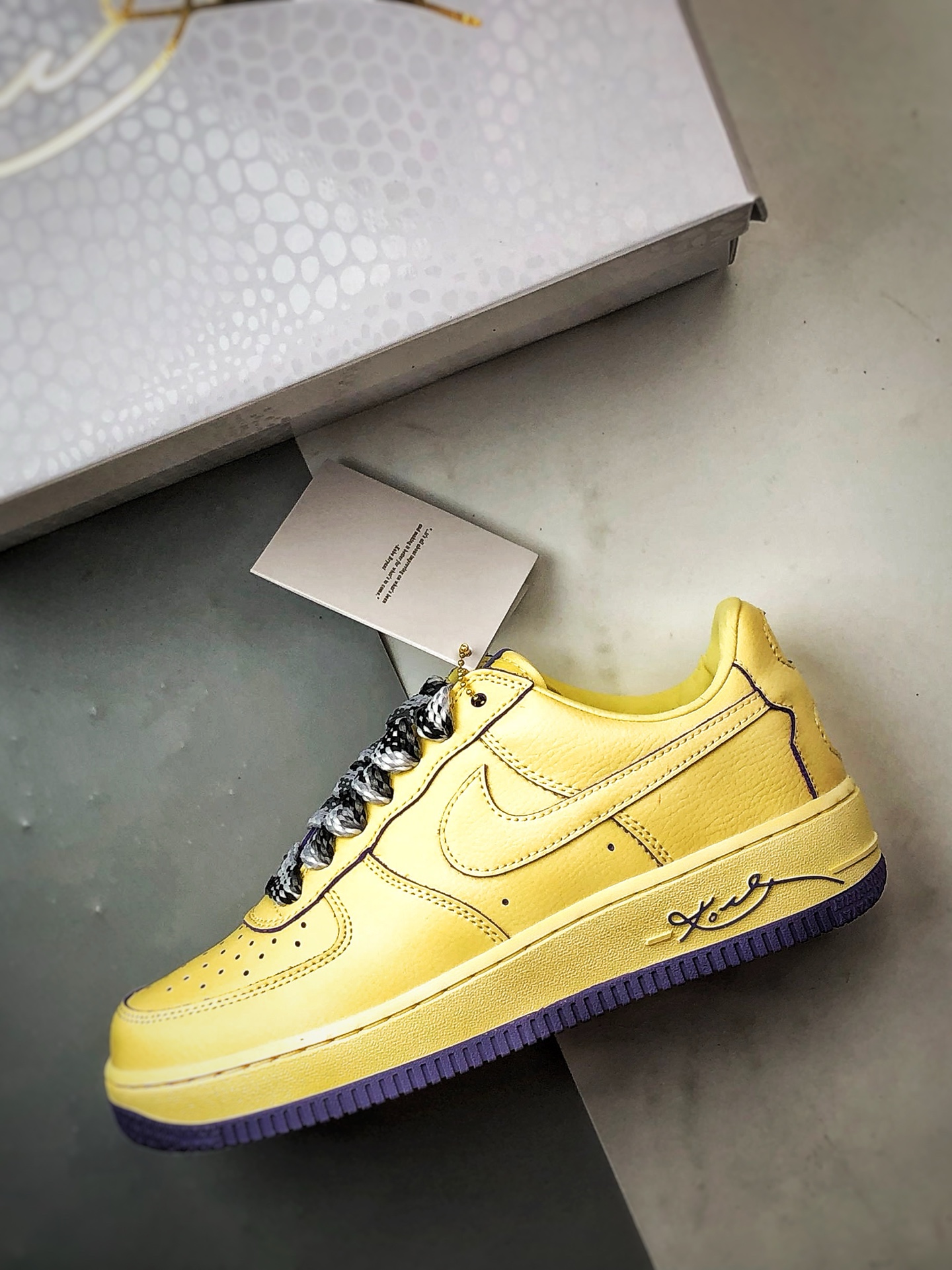 Air Force 1 Low Kobe Bryant 黄色 HV9408-700