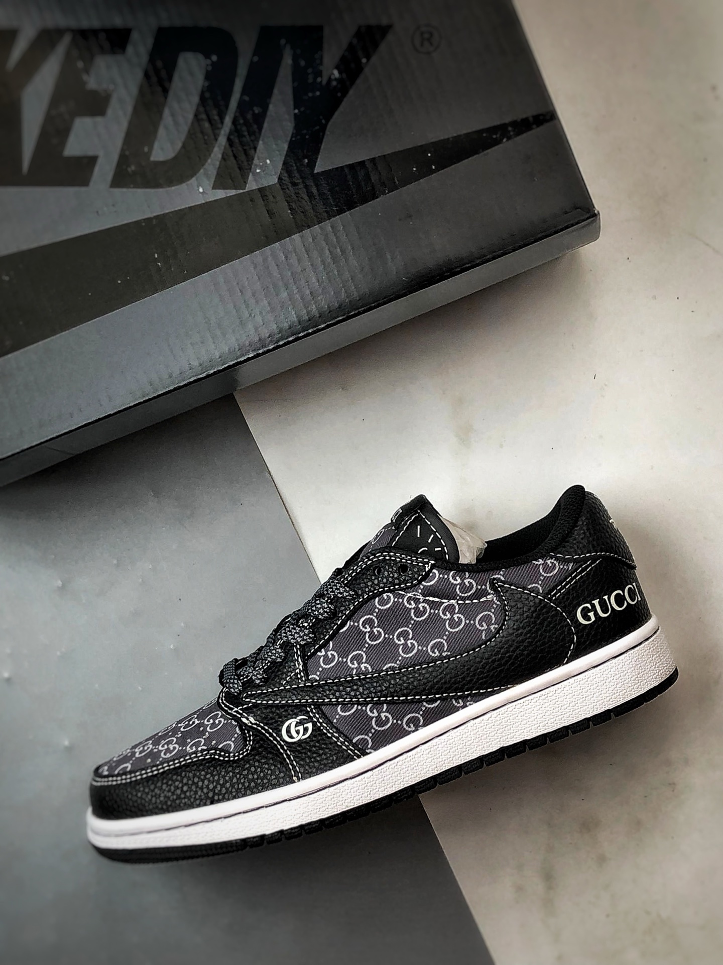 Air Jordan 1 Low ”高端定制” 古驰满印老花黑色倒钩 DZ5899-002