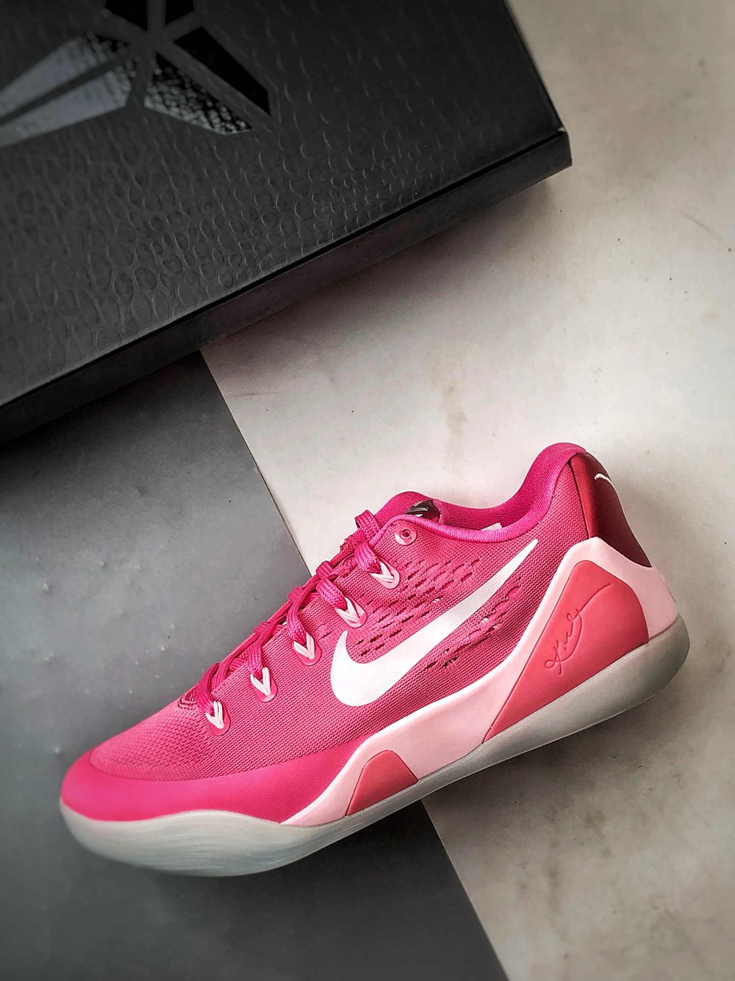 NK Kobe 9 Elite Low Protro ”Think Pink” 科比九代 乳腺癌 HQ4995-600