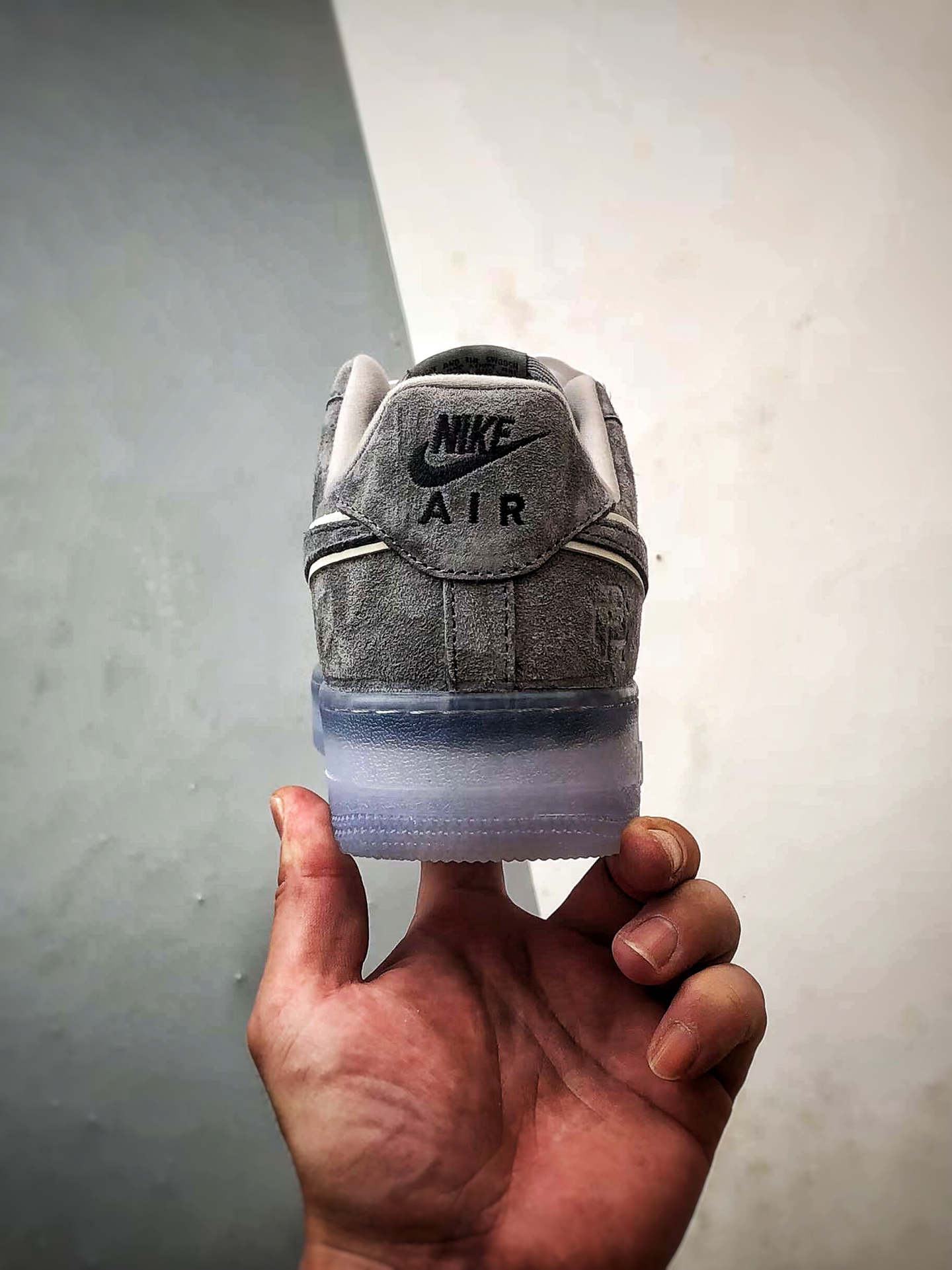 240 卫冕冠军 x Air Force 1 Low 麂皮灰 AA1117-199