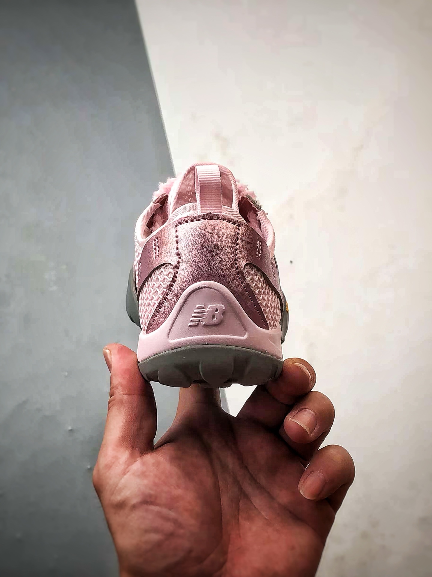 200 New Balance MT10 粉色 薄底赤足极简越野运动跑步鞋 MT10OMA-Chinese UA Cheap High Quatity Brand Clothes Bags handbags Sneakers wholesale wholesaler seller from China Factory suppliers Fashion Clothing Shoes best Quality Beautiful Price 200 New Balance MT10 粉色 薄底赤足极简越野运动跑步鞋 MT10OMA