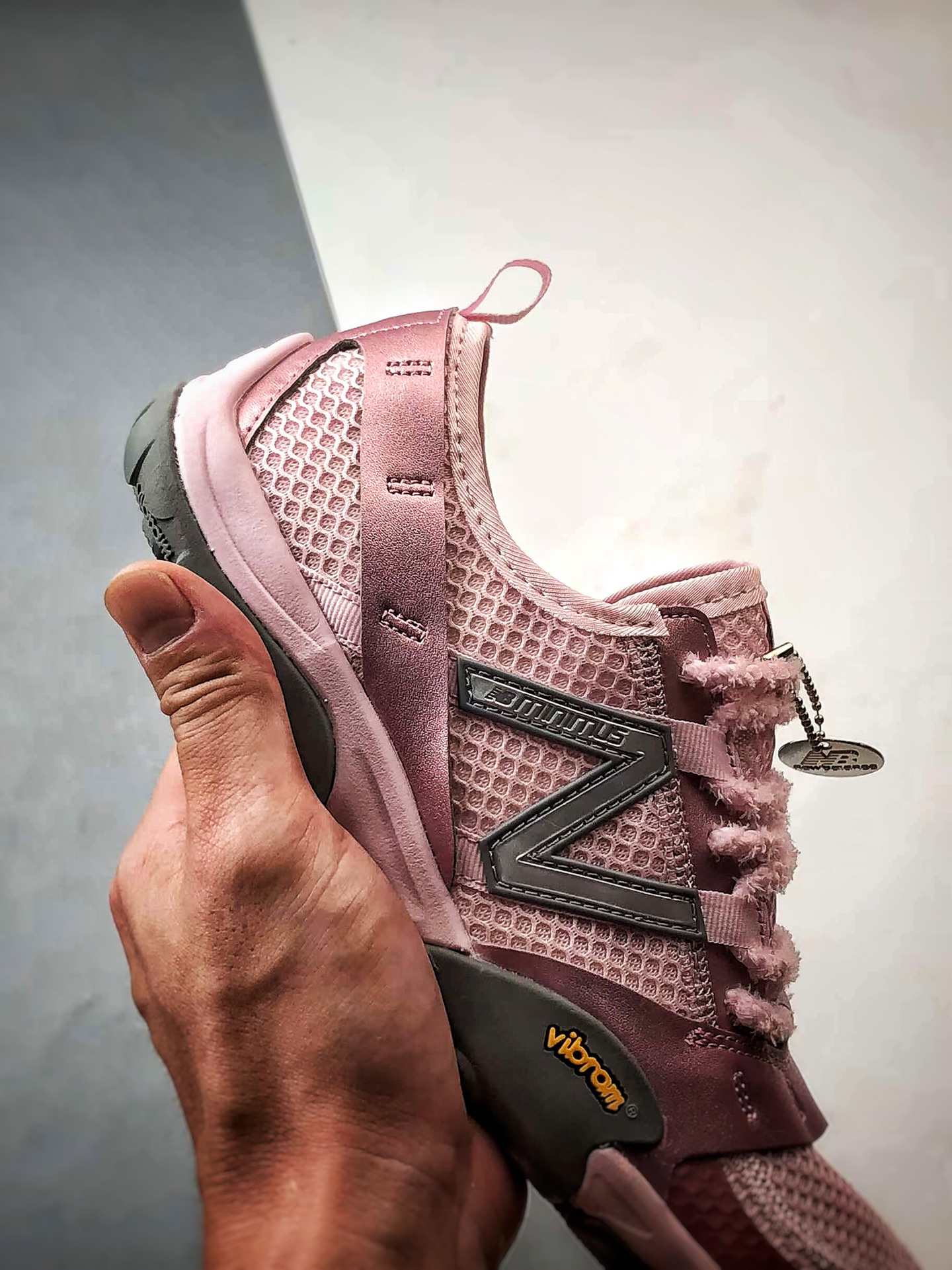 200 New Balance MT10 粉色 薄底赤足极简越野运动跑步鞋 MT10OMA-Chinese UA Cheap High Quatity Brand Clothes Bags handbags Sneakers wholesale wholesaler seller from China Factory suppliers Fashion Clothing Shoes best Quality Beautiful Price 200 New Balance MT10 粉色 薄底赤足极简越野运动跑步鞋 MT10OMA