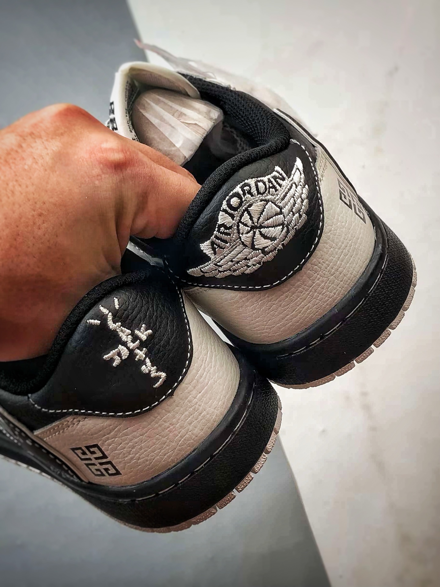 290 Air Jordan 1 Low ”高端定制” 纪梵希白黑反光倒钩 DZ5899-005-Chinese UA Cheap High Quatity Brand Clothes Bags handbags Sneakers wholesale wholesaler seller from China Factory suppliers Fashion Clothing Shoes best Quality Beautiful Price 290 Air Jordan 1 Low ”高端定制” 纪梵希白黑反光倒钩 DZ5899-005