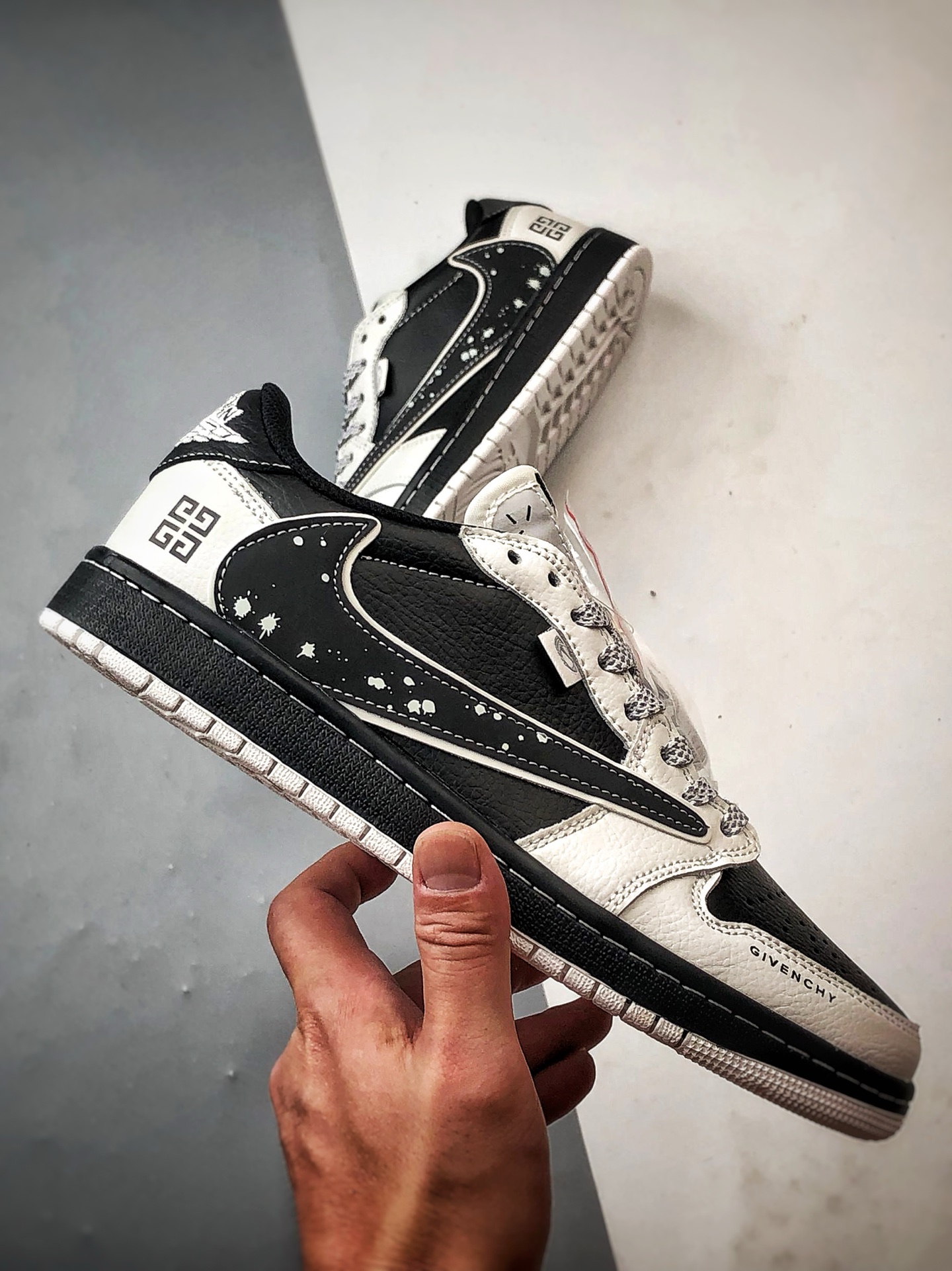 290 Air Jordan 1 Low ”高端定制” 纪梵希白黑反光倒钩 DZ5899-005-Chinese UA Cheap High Quatity Brand Clothes Bags handbags Sneakers wholesale wholesaler seller from China Factory suppliers Fashion Clothing Shoes best Quality Beautiful Price 290 Air Jordan 1 Low ”高端定制” 纪梵希白黑反光倒钩 DZ5899-005