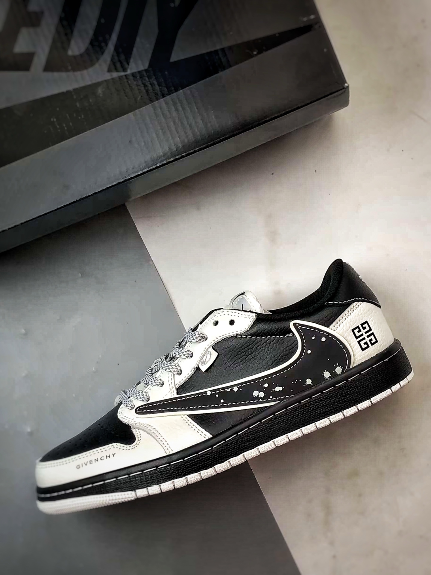 290 Air Jordan 1 Low ”高端定制” 纪梵希白黑反光倒钩 DZ5899-005-Chinese UA Cheap High Quatity Brand Clothes Bags handbags Sneakers wholesale wholesaler seller from China Factory suppliers Fashion Clothing Shoes best Quality Beautiful Price 290 Air Jordan 1 Low ”高端定制” 纪梵希白黑反光倒钩 DZ5899-005