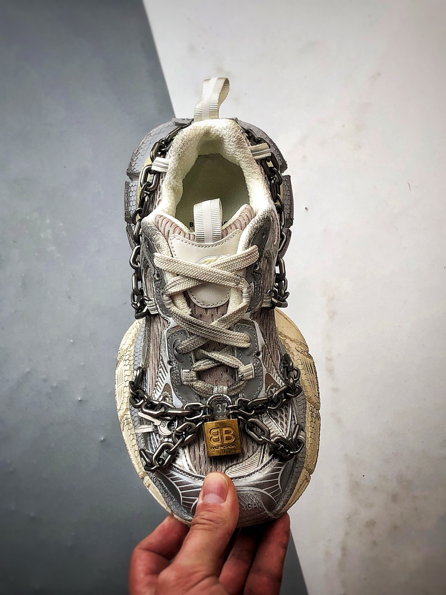 380 Balenciaga巴黎世家 3XL 锁链款 浅米色