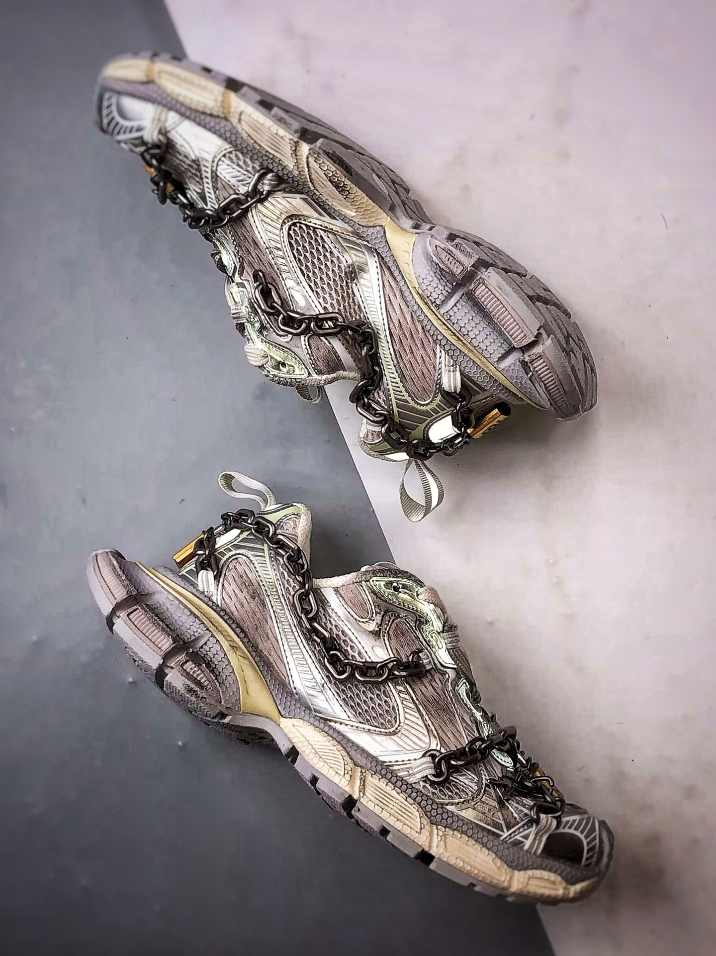 380 Balenciaga巴黎世家 3XL 锁链款 浅米色