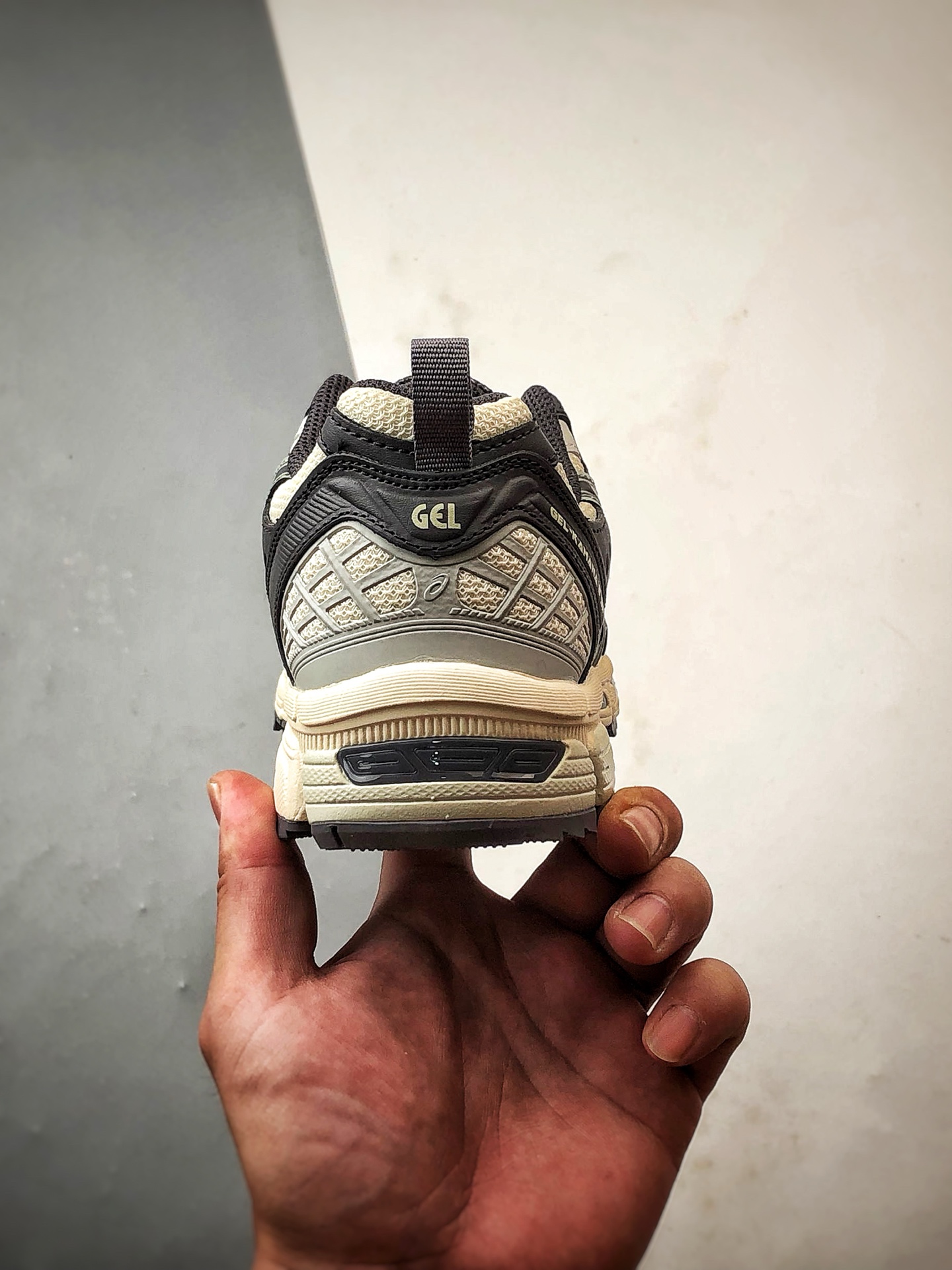 190 Asics Gel-Kahana 8 SP 米白深灰 亚瑟士经典户外跑鞋 1011B998-201