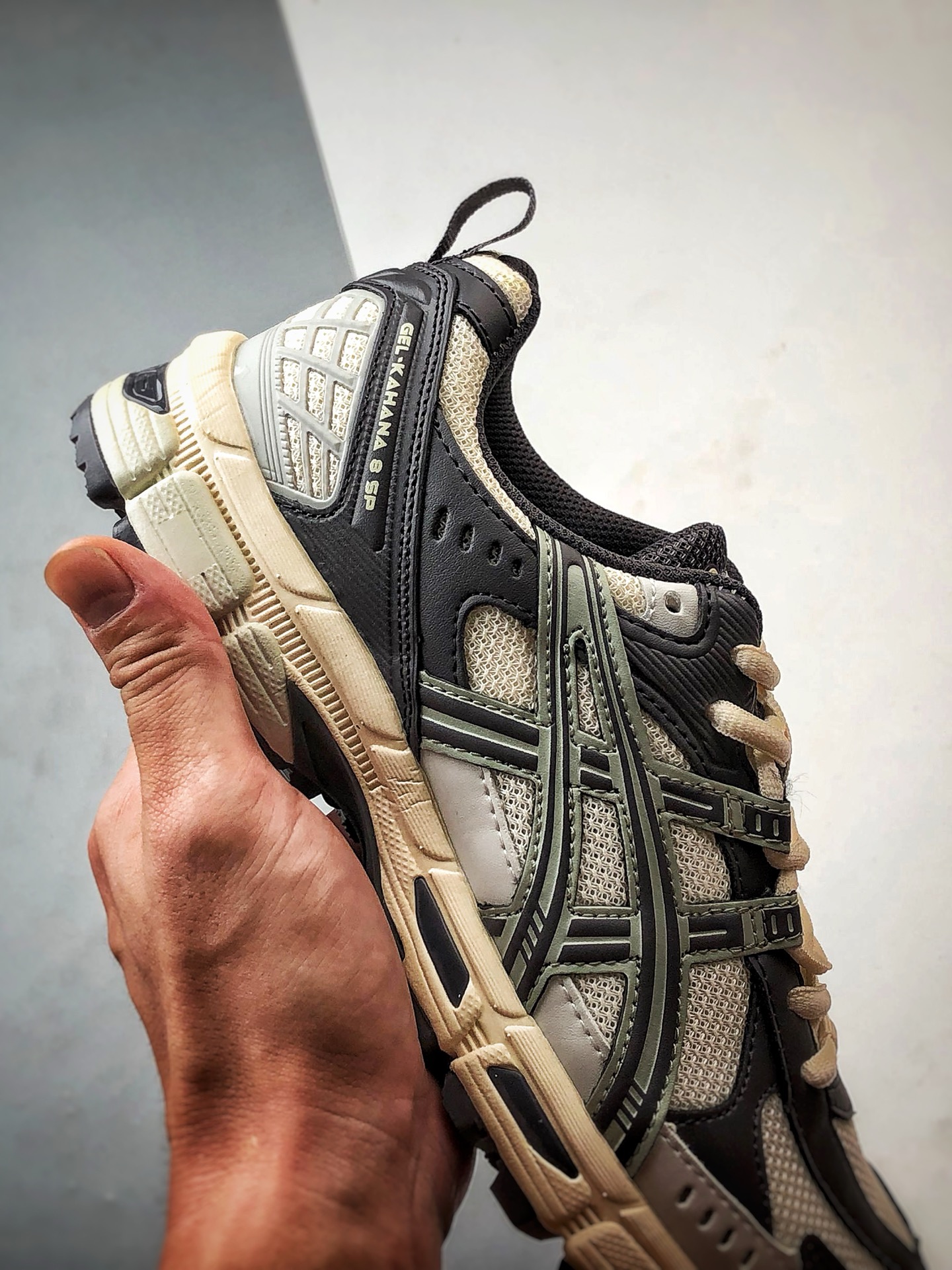190 Asics Gel-Kahana 8 SP 米白深灰 亚瑟士经典户外跑鞋 1011B998-201