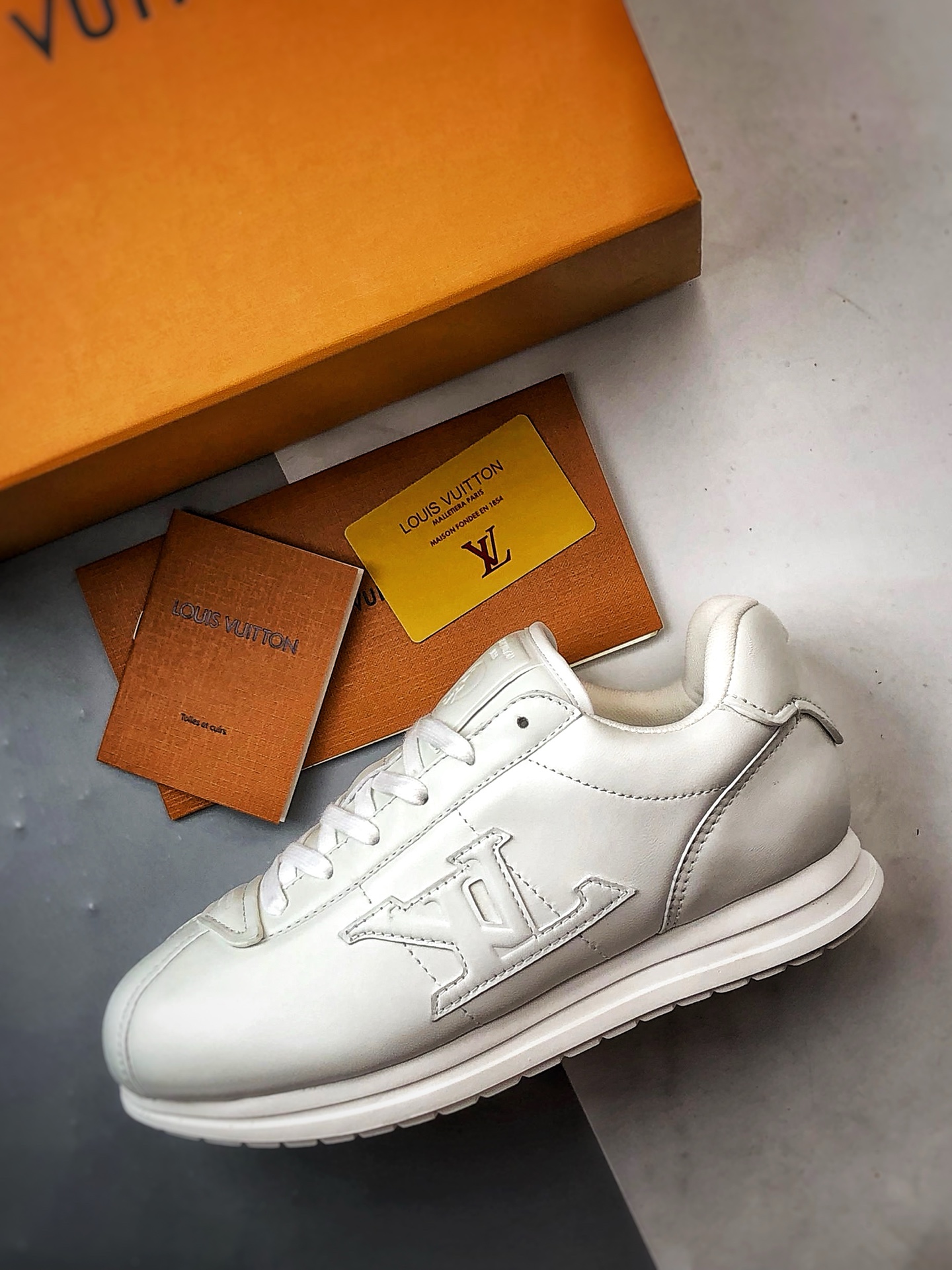 520 驴牌 x Ni Buttersoft FW25 白色 联名款舒适柔软黄油休闲运动鞋