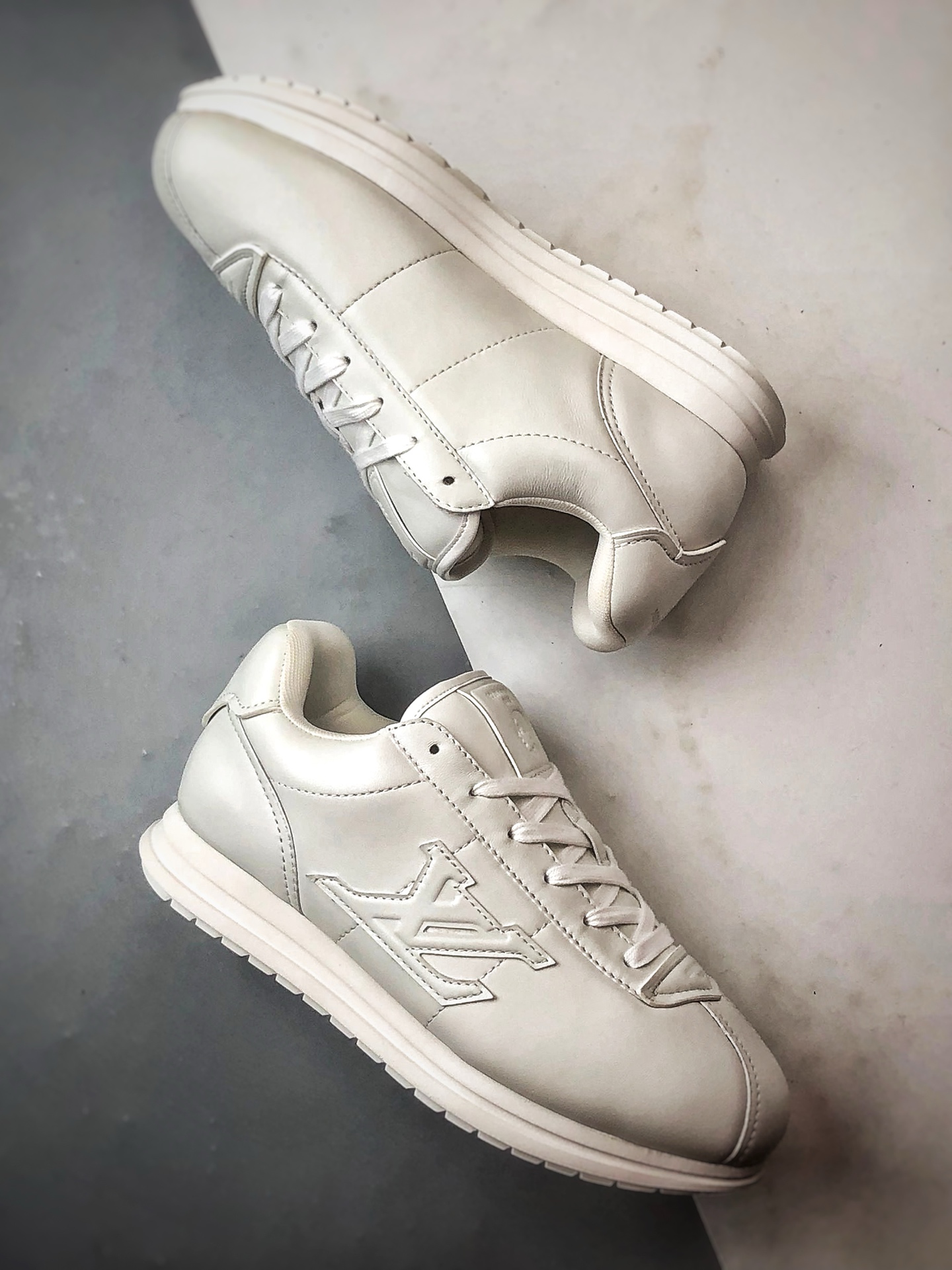 520 驴牌 x Ni Buttersoft FW25 白色 联名款舒适柔软黄油休闲运动鞋