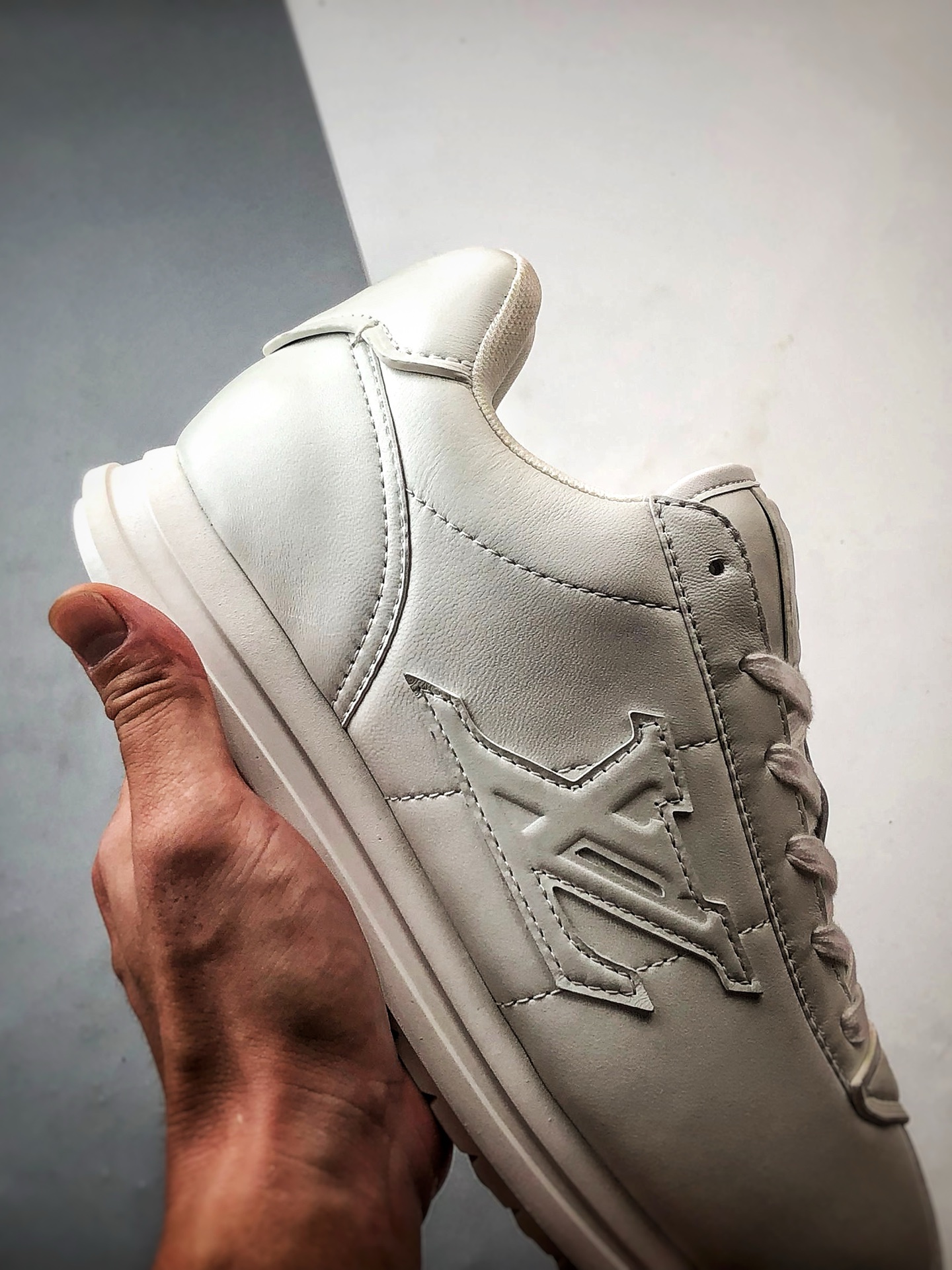 520 驴牌 x Ni Buttersoft FW25 白色 联名款舒适柔软黄油休闲运动鞋