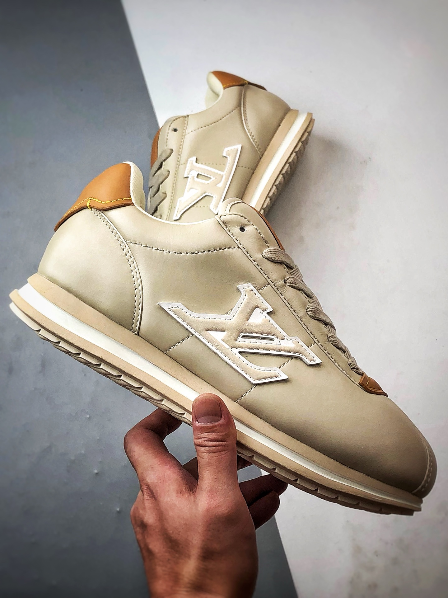 520 驴牌 x Ni Buttersoft FW25 米棕 联名款舒适柔软黄油休闲运动鞋