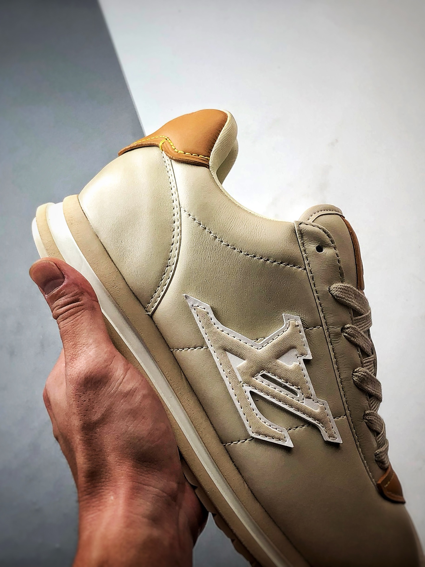 520 驴牌 x Ni Buttersoft FW25 米棕 联名款舒适柔软黄油休闲运动鞋