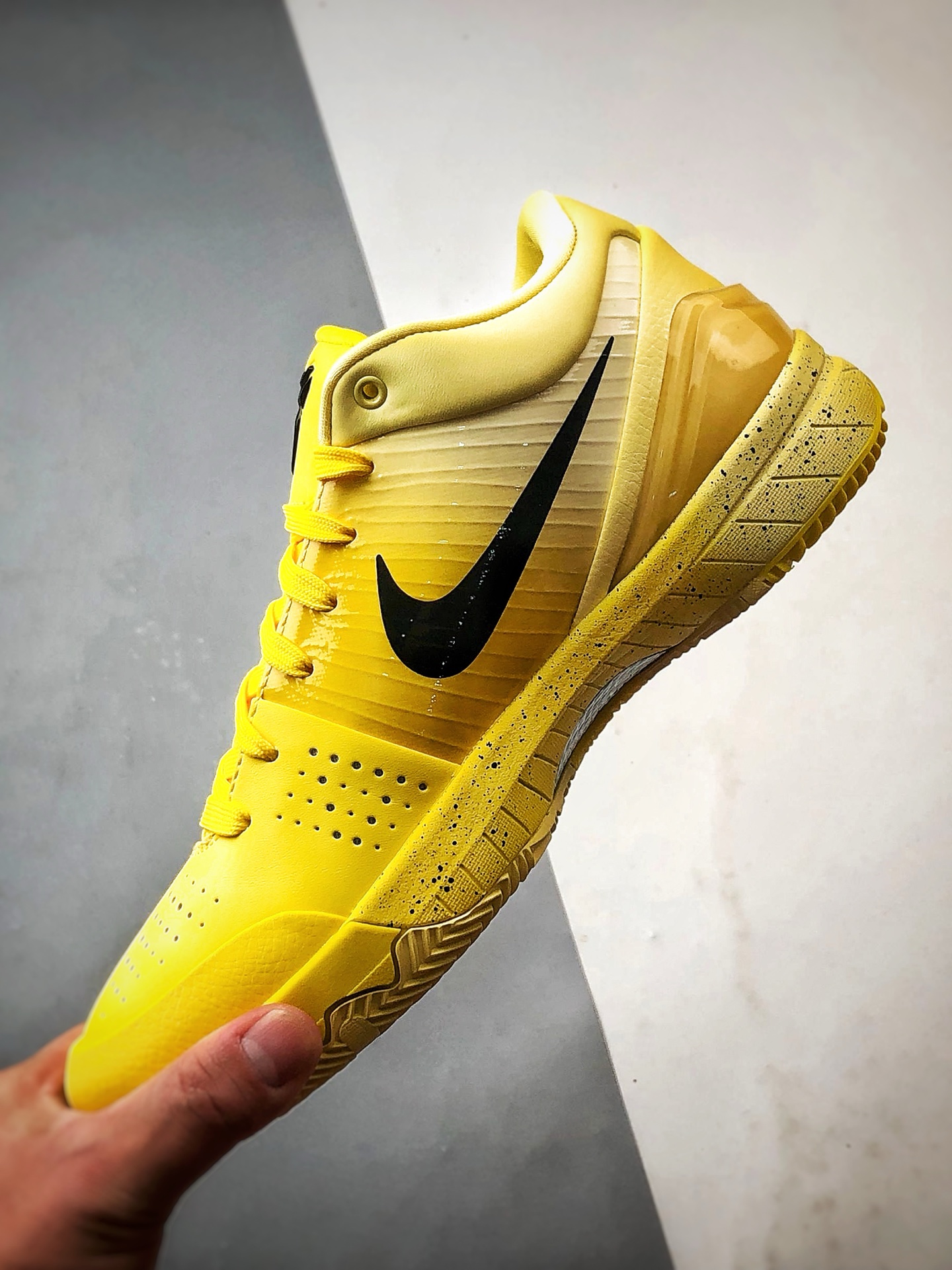 460 NK Zoom Kobe 4 Protro ”CHBL” 耐高亮黄配色 S2纯原生产线出品 IH0587-700