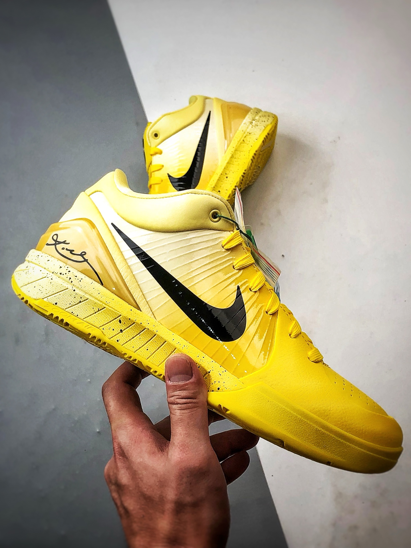460 NK Zoom Kobe 4 Protro ”CHBL” 耐高亮黄配色 S2纯原生产线出品 IH0587-700