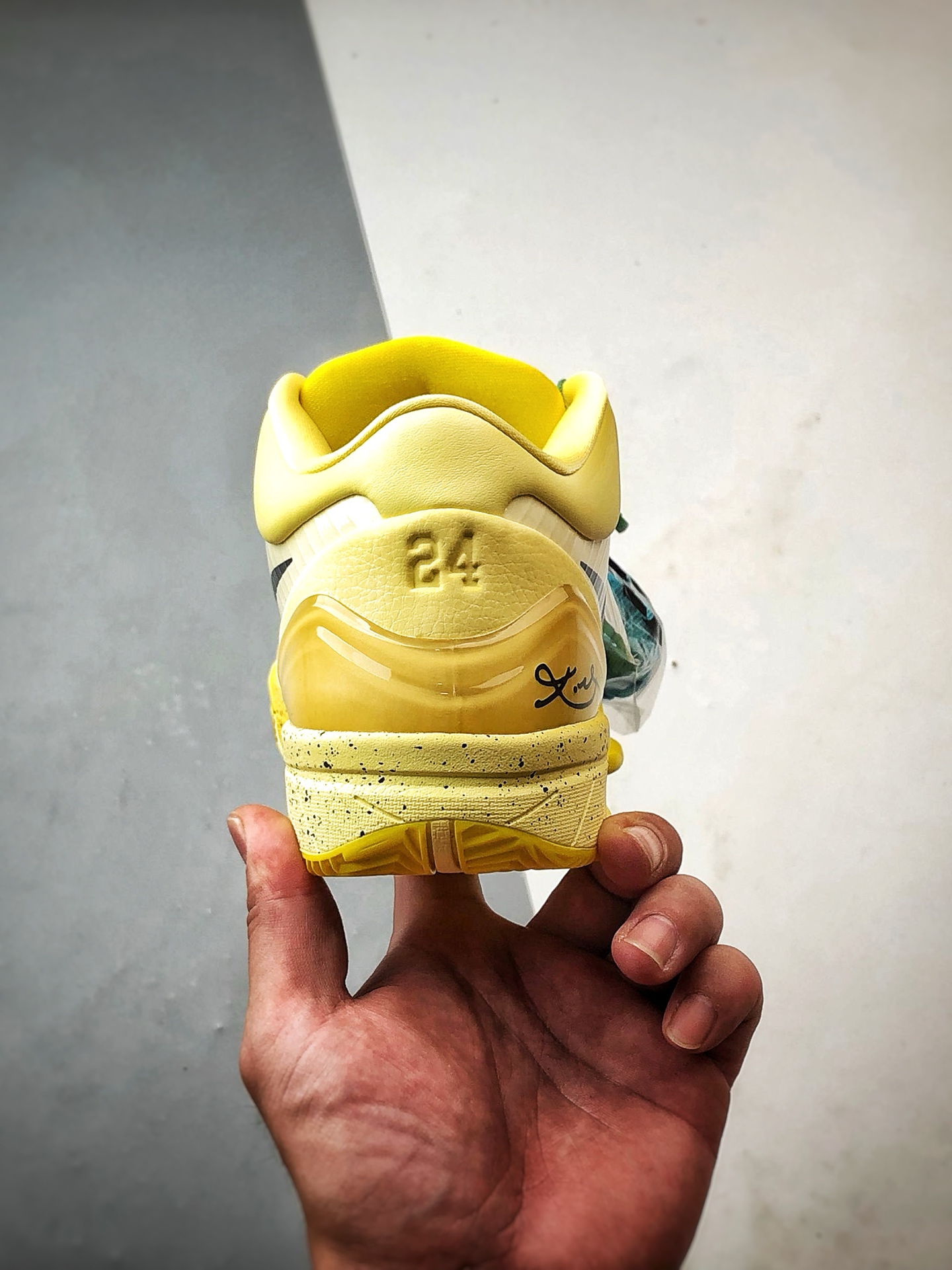 460 NK Zoom Kobe 4 Protro ”CHBL” 耐高亮黄配色 S2纯原生产线出品 IH0587-700