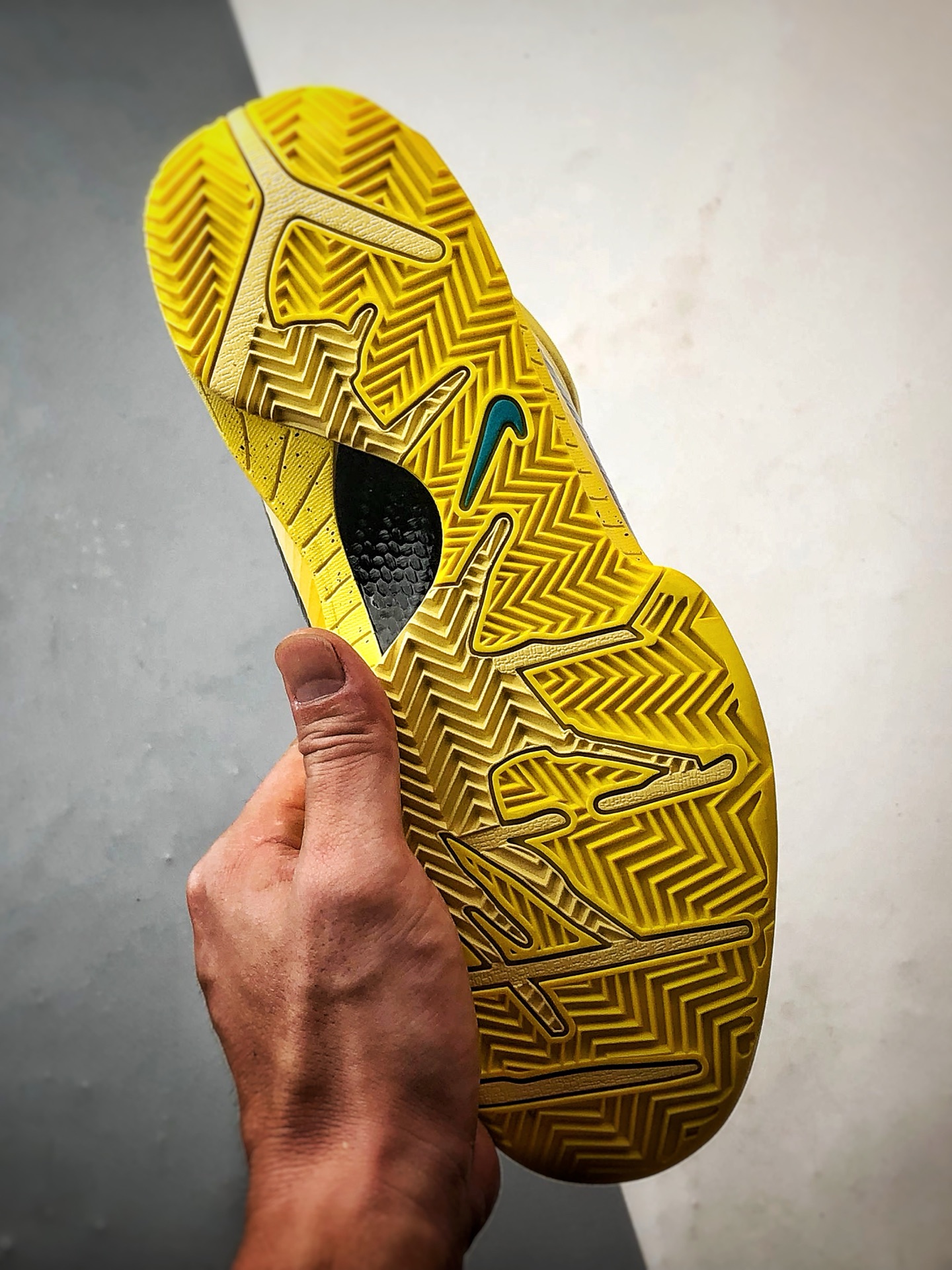 460 NK Zoom Kobe 4 Protro ”CHBL” 耐高亮黄配色 S2纯原生产线出品 IH0587-700