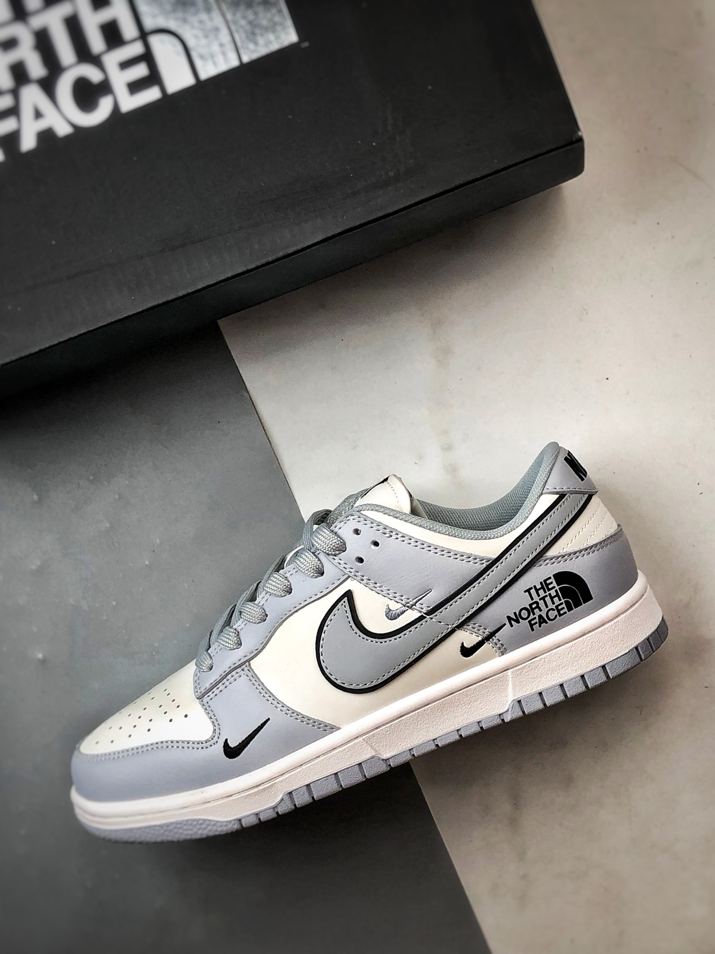 290 NK Dunk Low Retro ”DIY高端定制” 北面灰白 低帮休闲运动板鞋 CS1688-123-Chinese UA Cheap High Quatity Brand Clothes Bags handbags Sneakers wholesale wholesaler seller from China Factory suppliers Fashion Clothing Shoes best Quality Beautiful Price 290 NK Dunk Low Retro ”DIY高端定制” 北面灰白 低帮休闲运动板鞋 CS1688-123