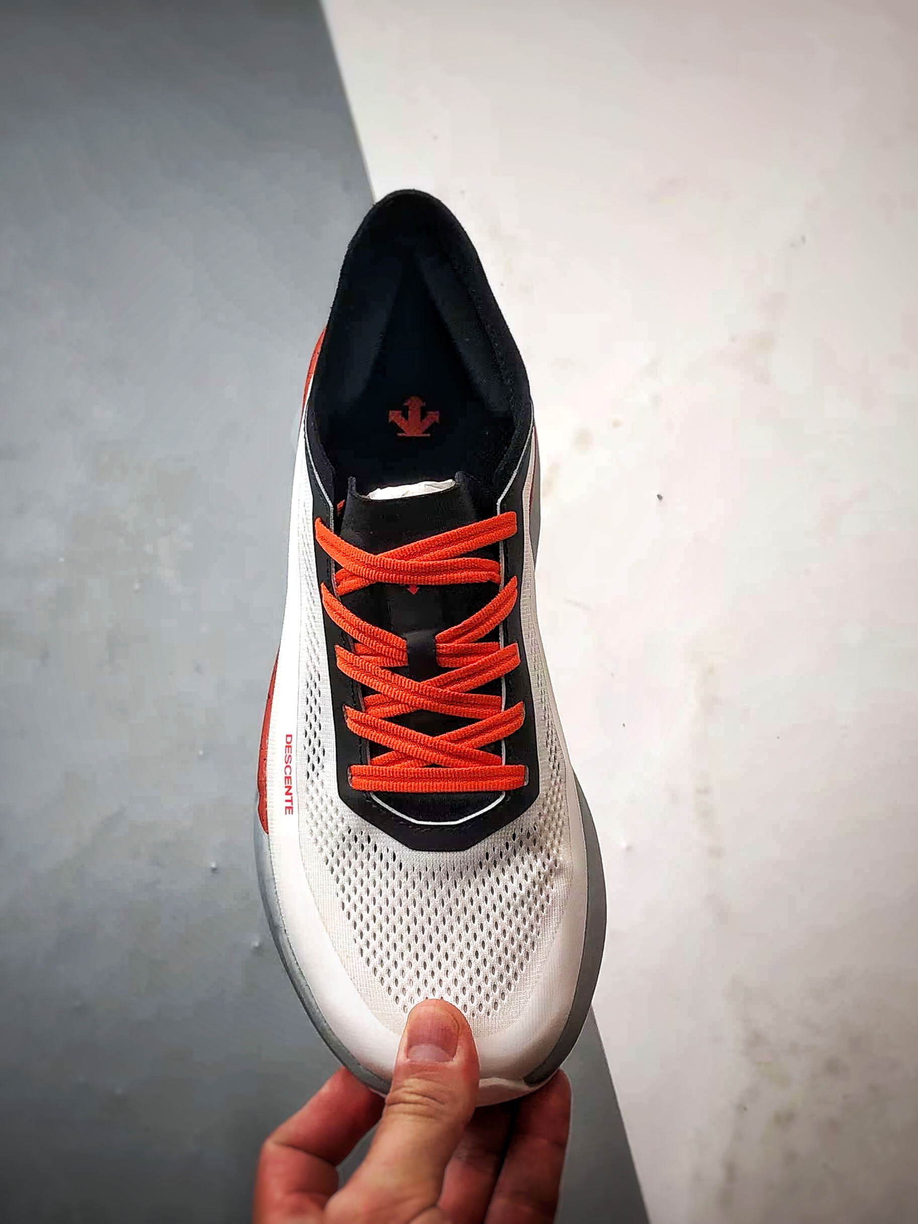 220 Descente Enerzite Fluid 2.0 Delta 白绿 流体学轻量低帮运动跑步鞋