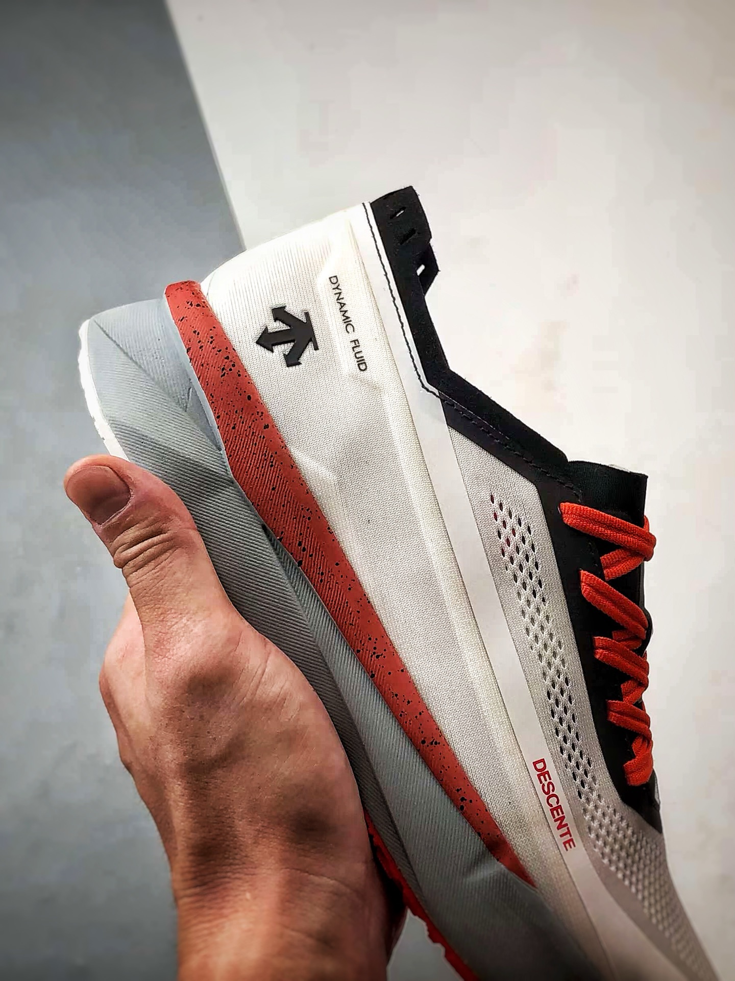 220 Descente Enerzite Fluid 2.0 Delta 白绿 流体学轻量低帮运动跑步鞋